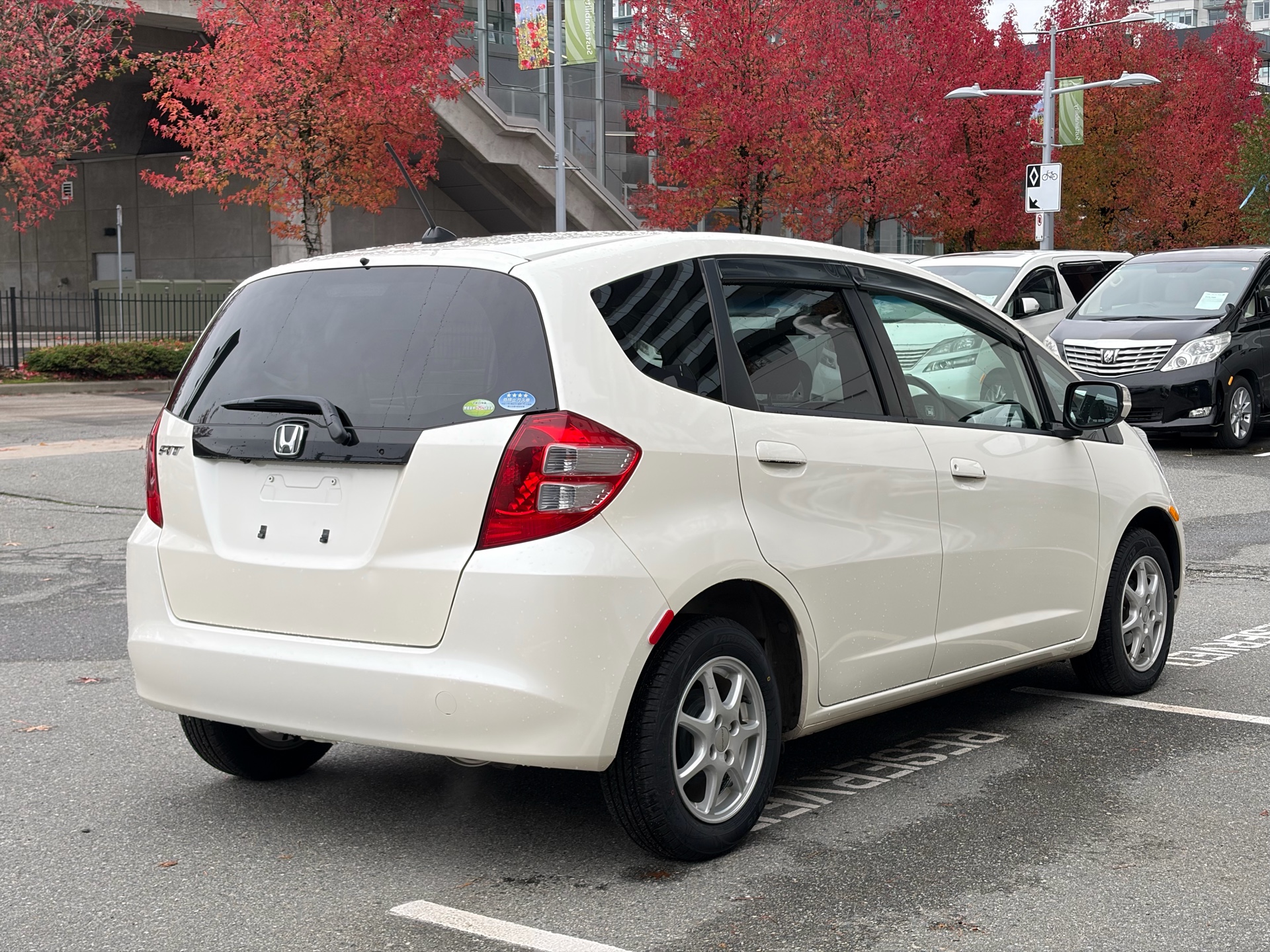 Vehicle photo 5