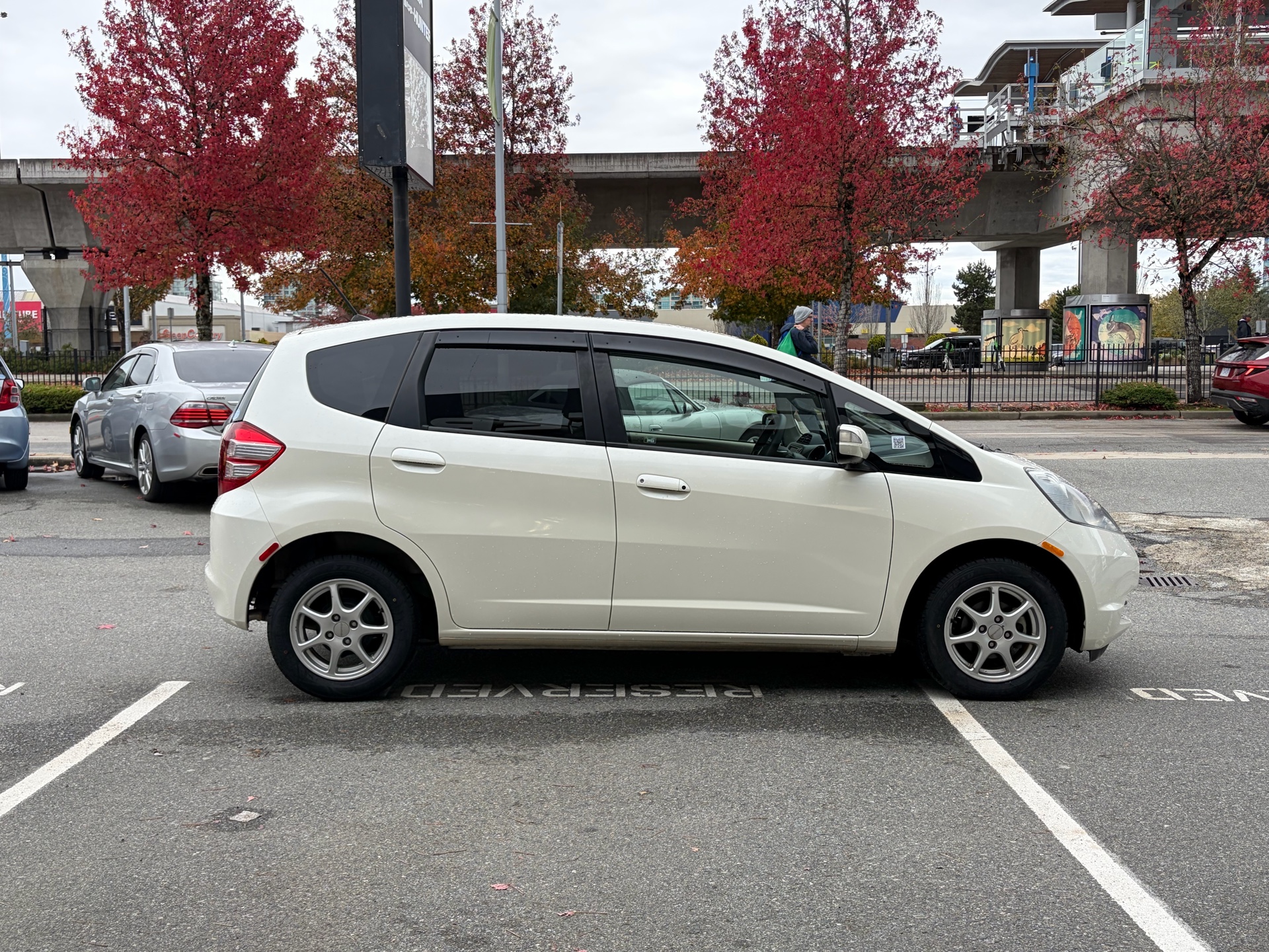 Vehicle photo 6