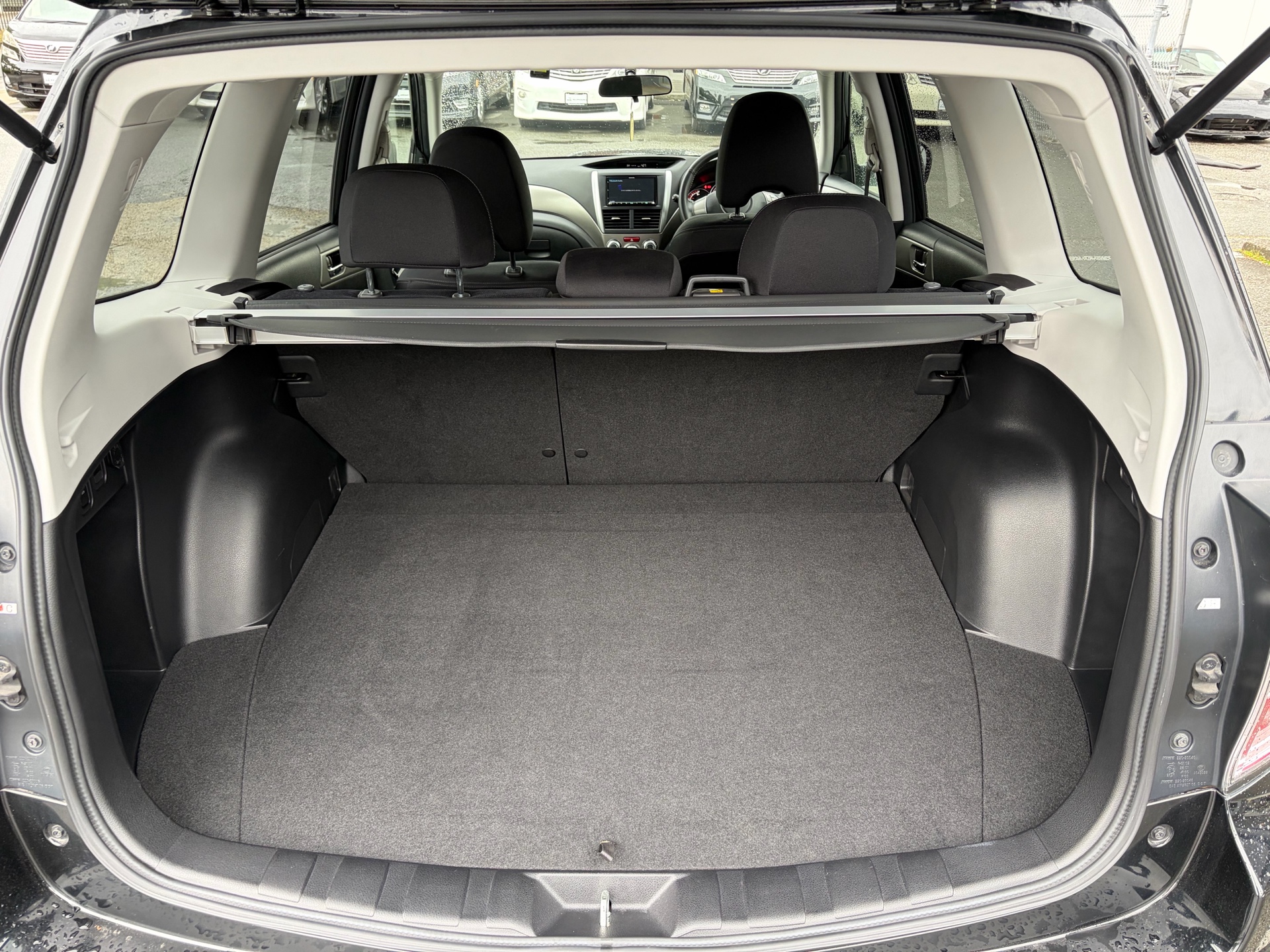 Vehicle photo 14