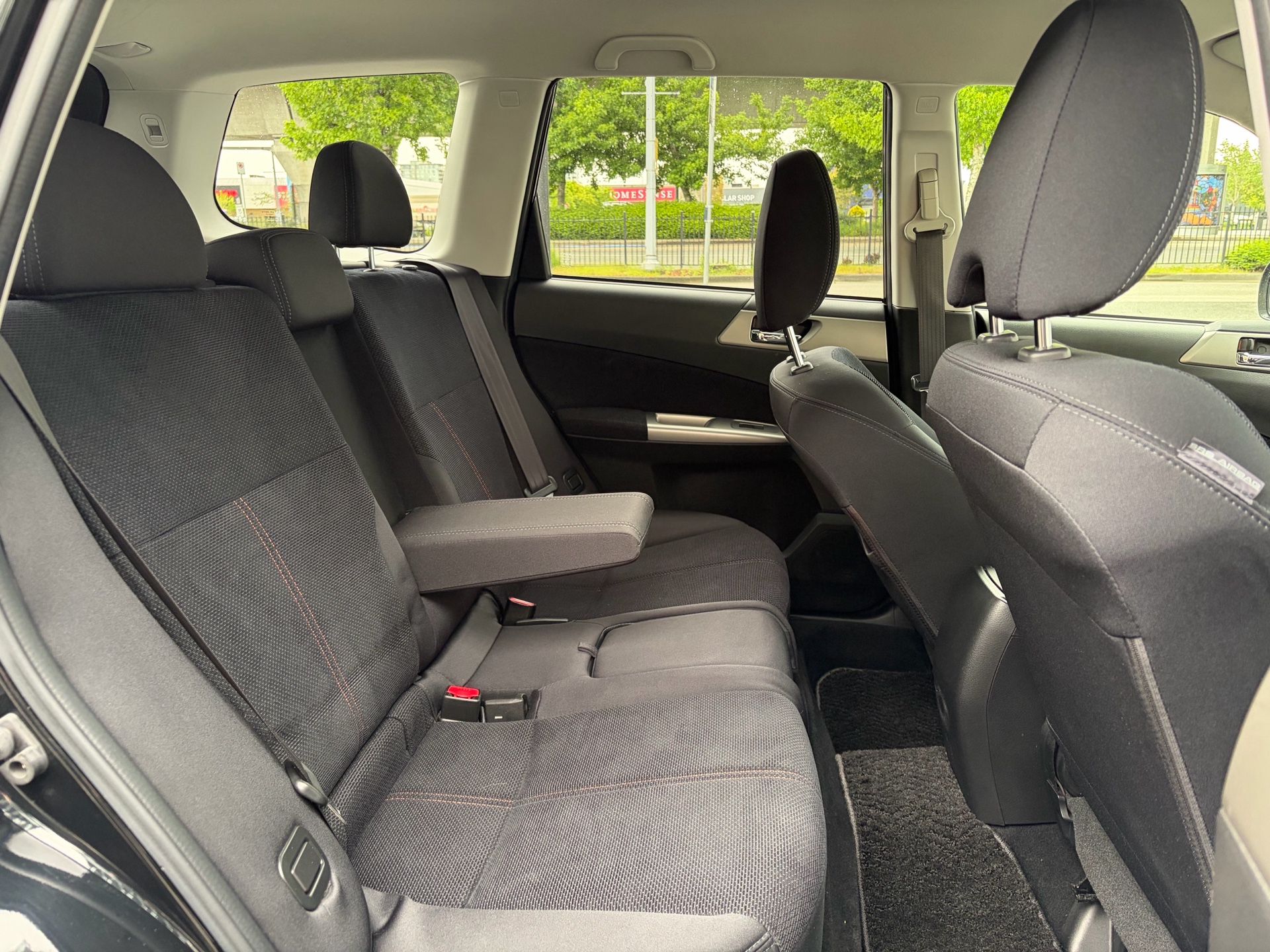 Vehicle photo 13
