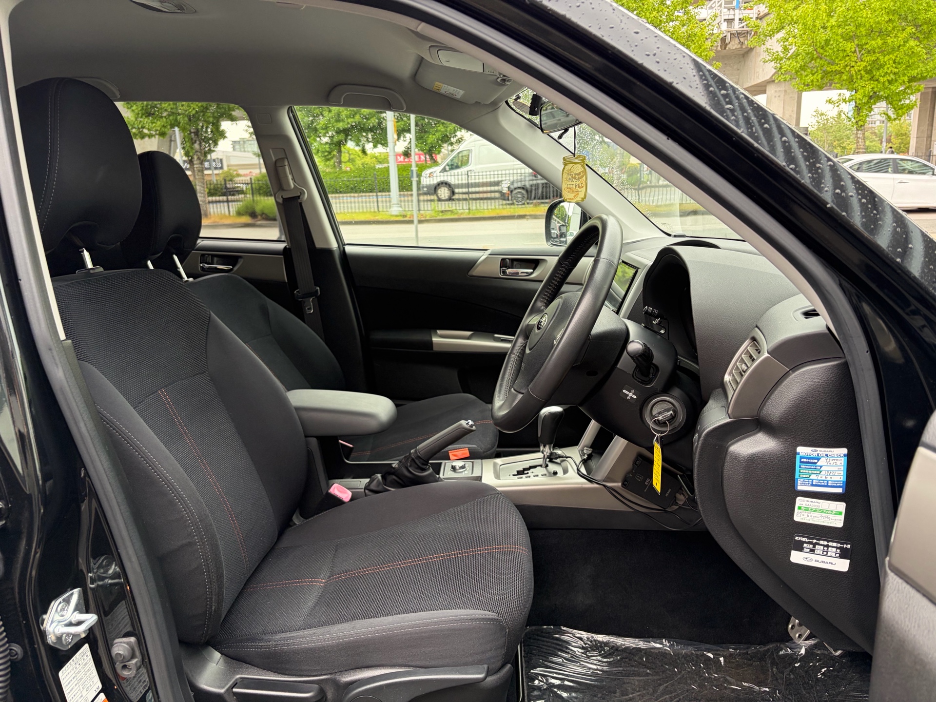 Vehicle photo 12