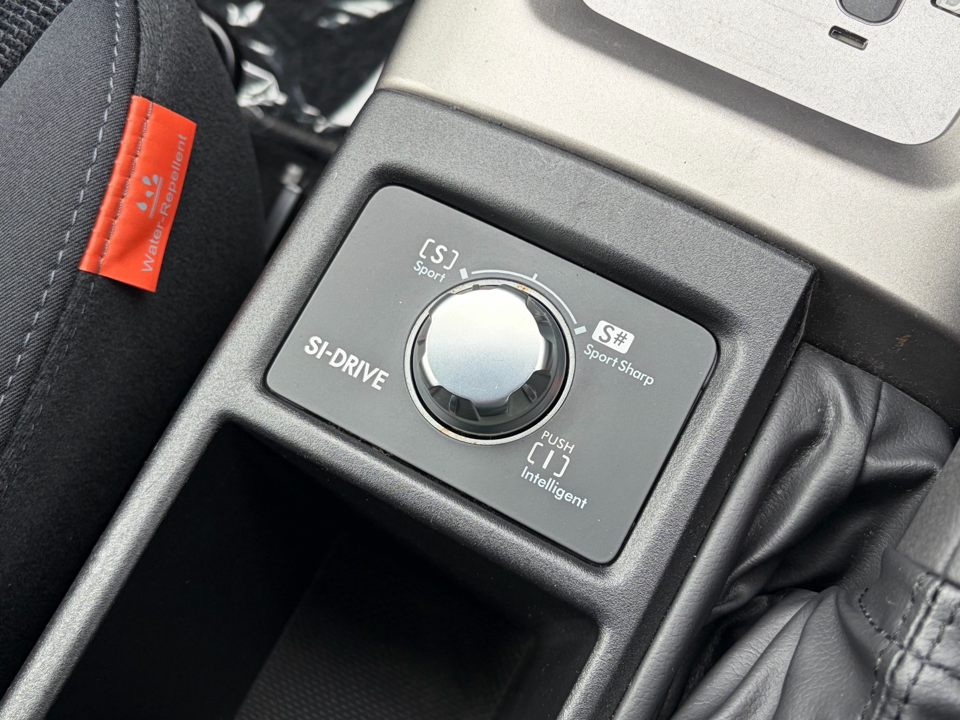 Vehicle photo 9