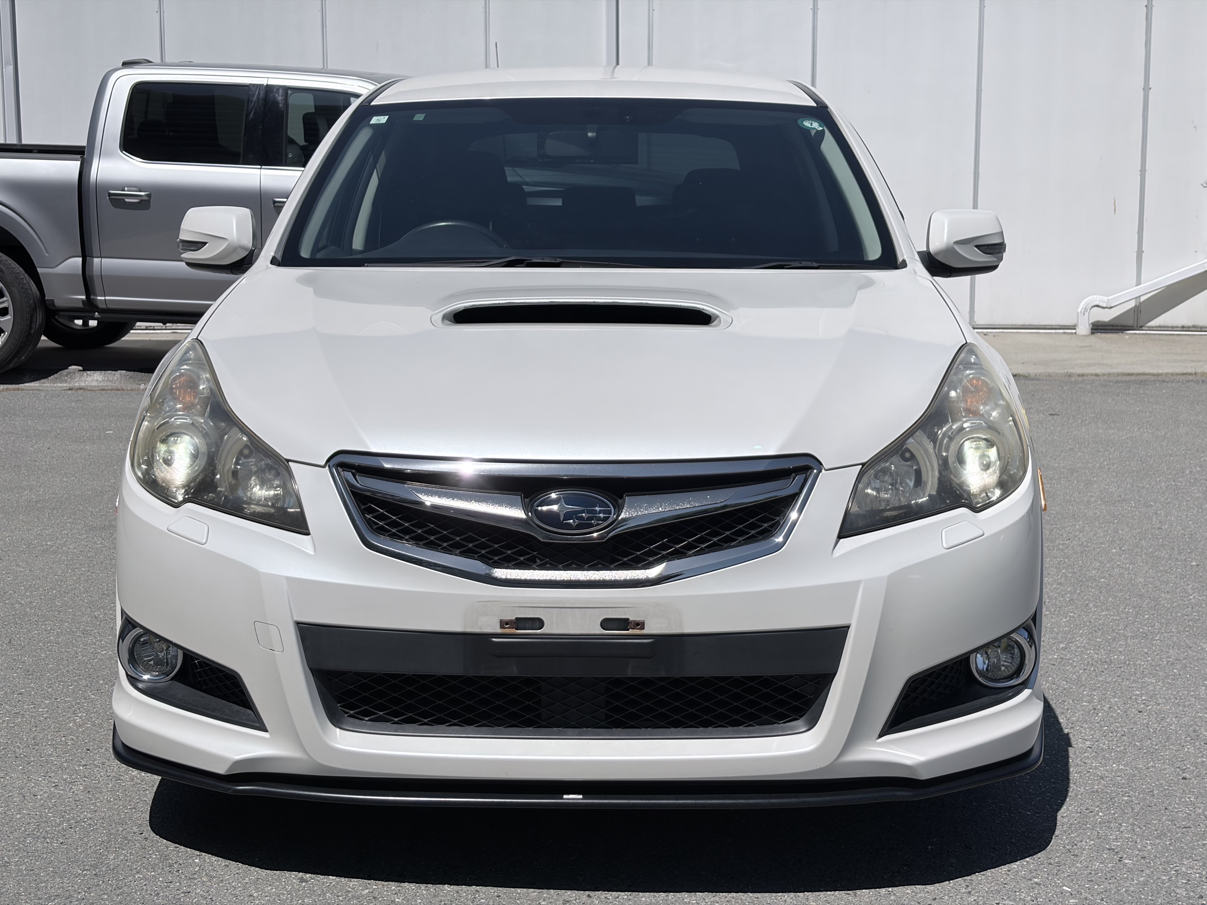 Vehicle photo 2