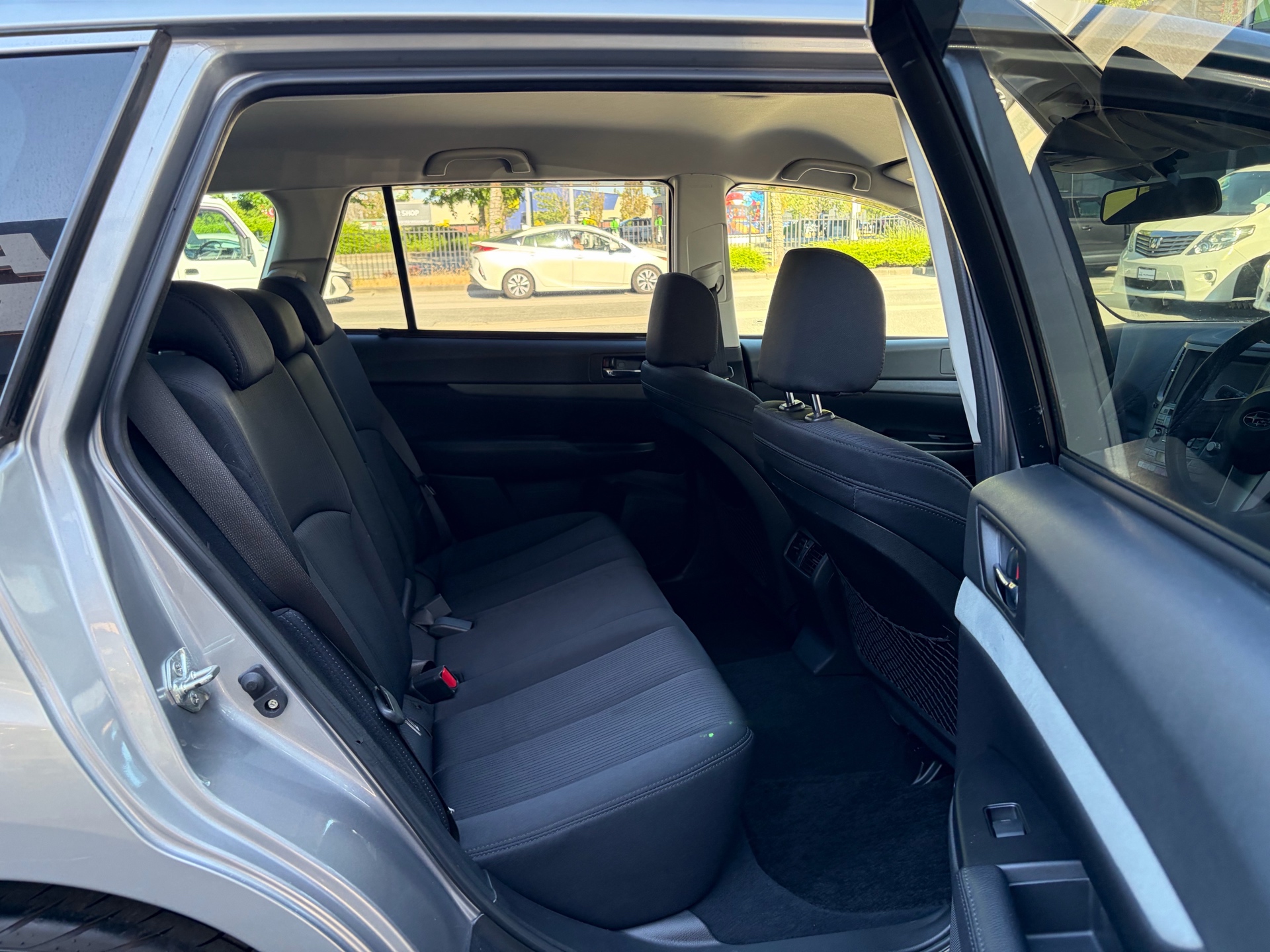 Vehicle photo 12