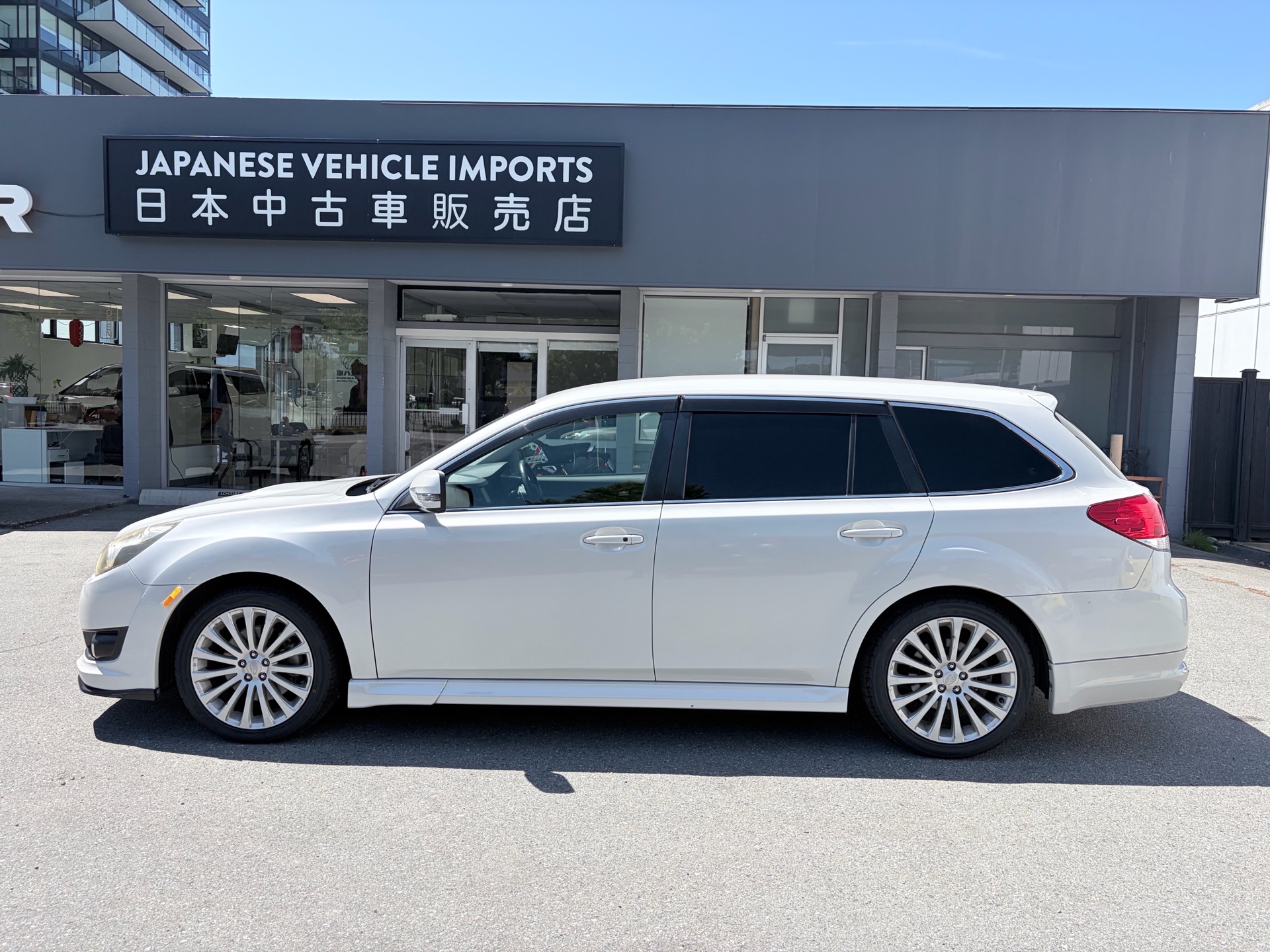 Vehicle photo 4