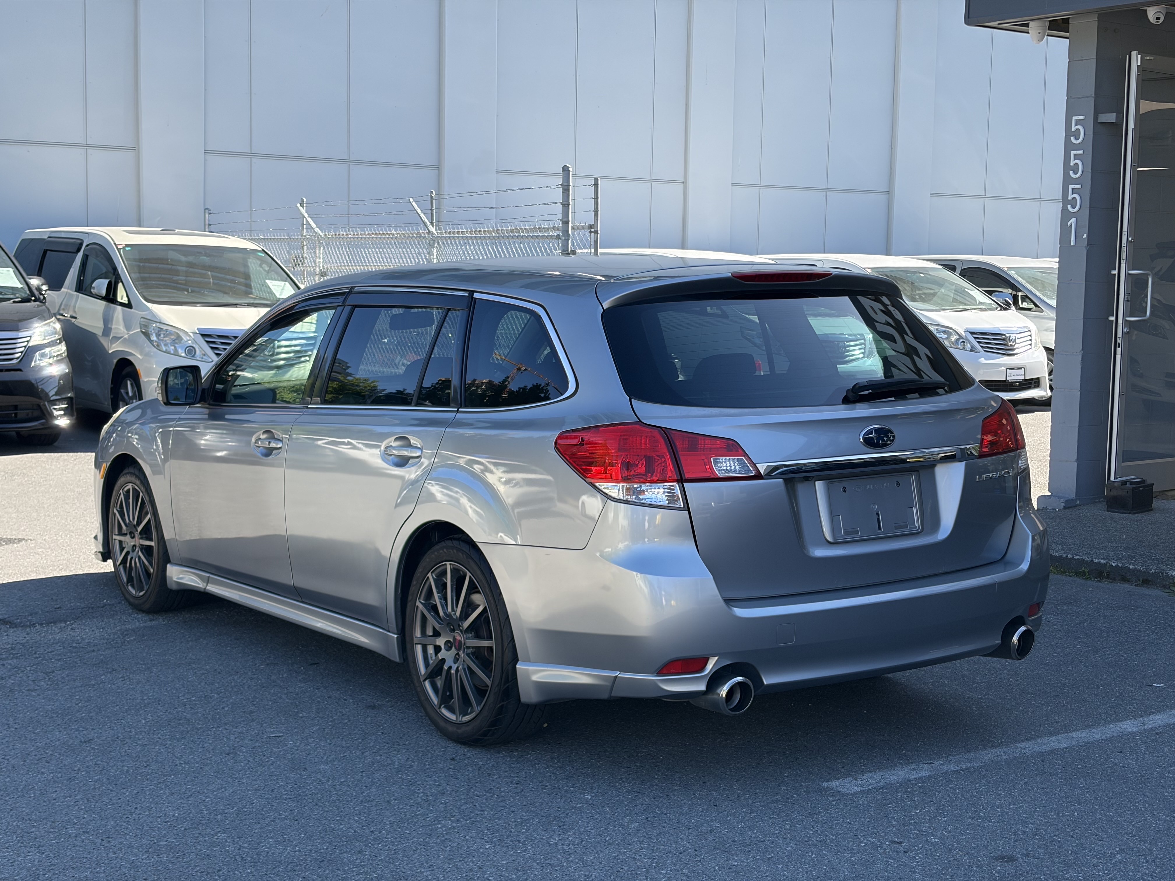 Vehicle photo 4