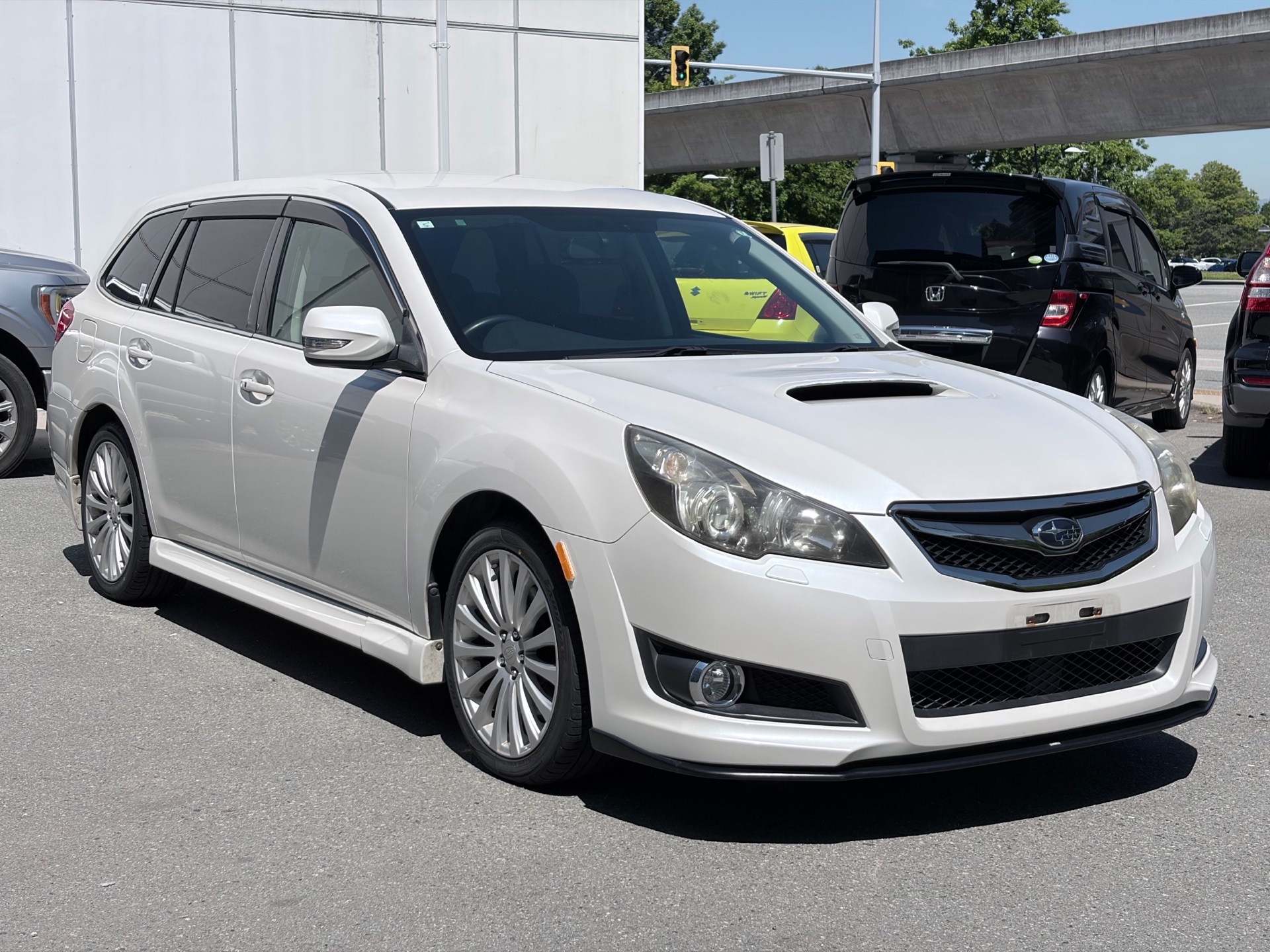 Vehicle photo 3