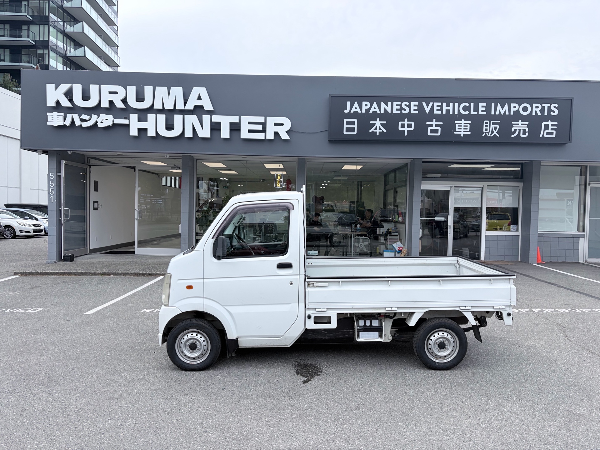 Vehicle photo 4