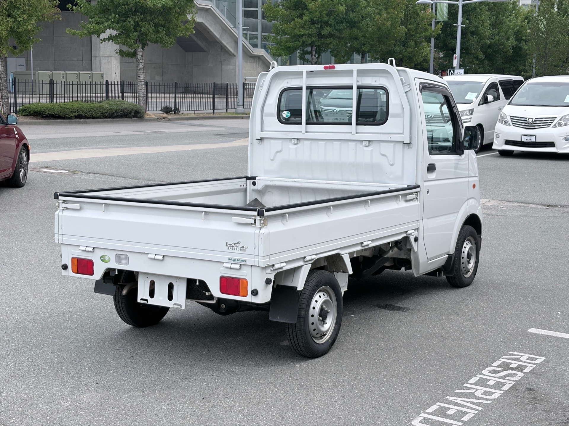 Vehicle photo 7