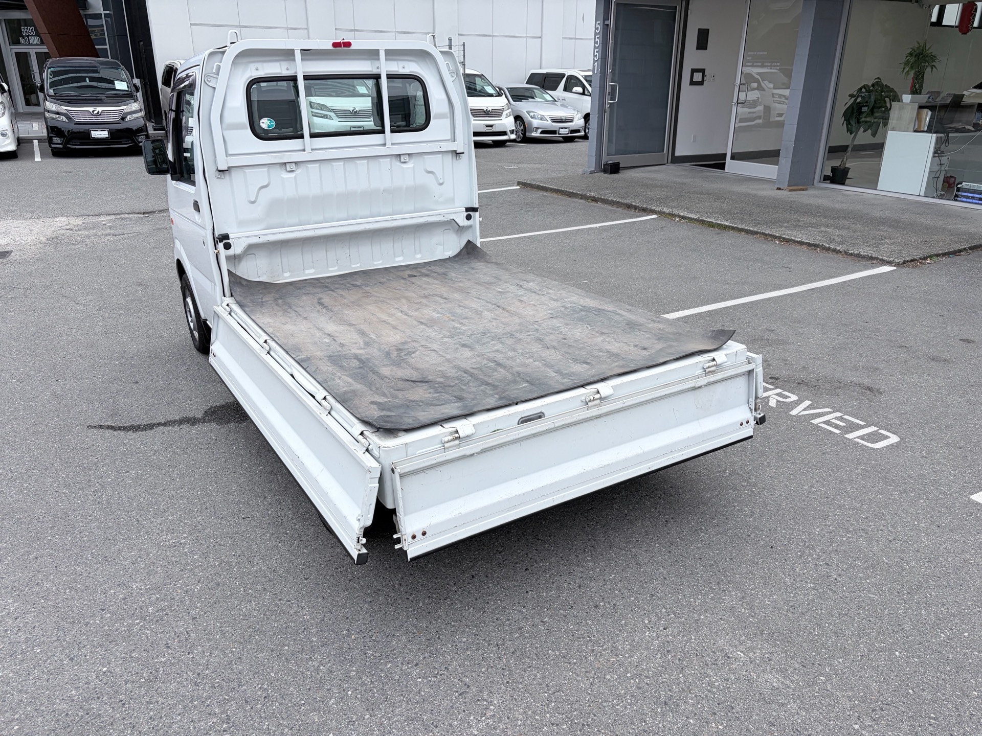 Vehicle photo 10