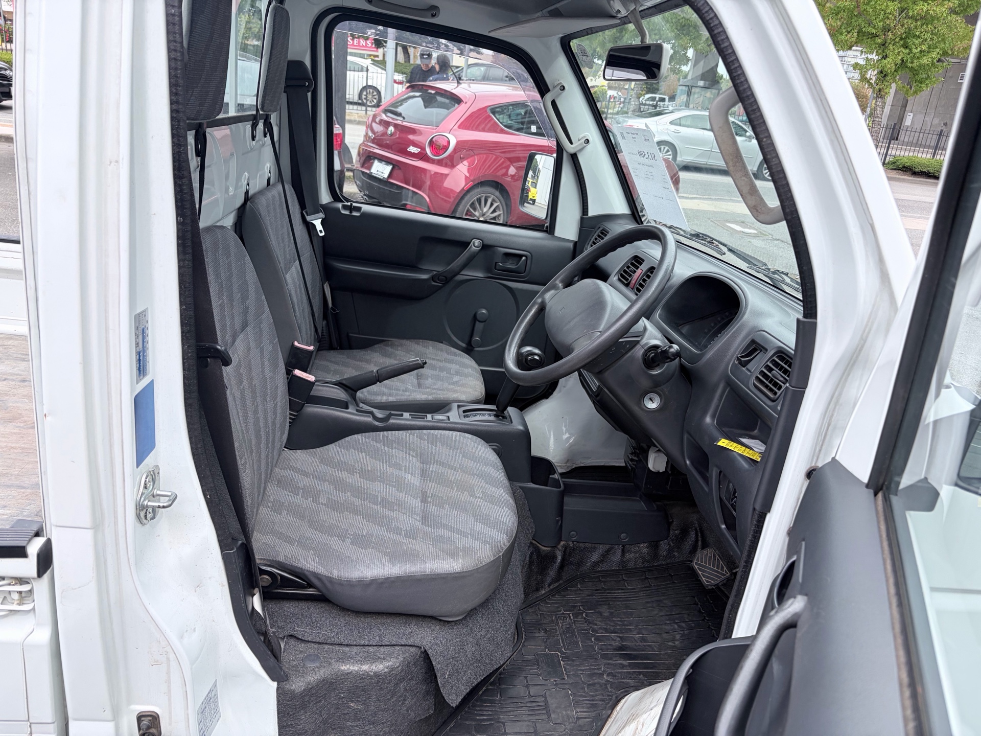 Vehicle photo 11