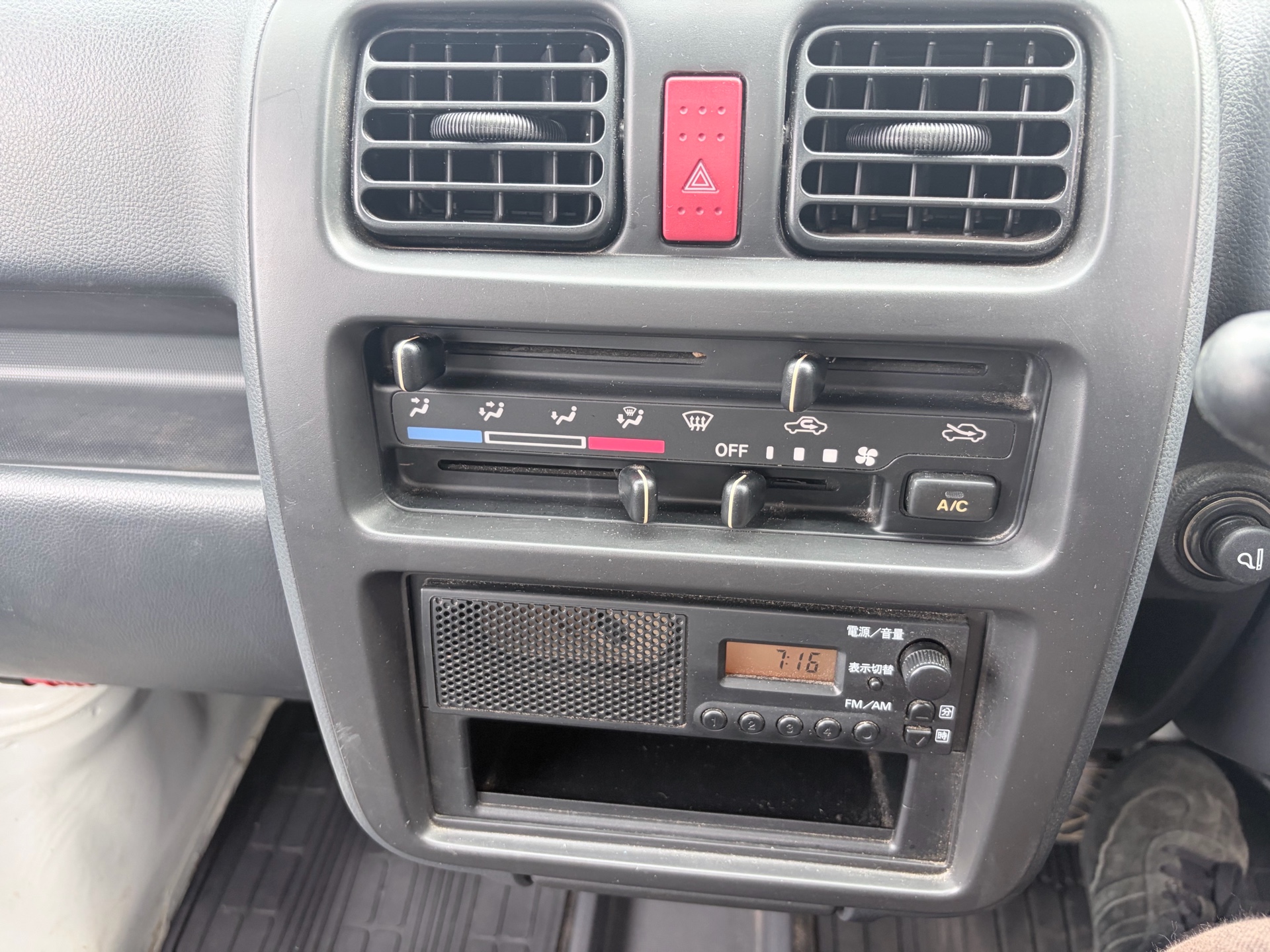 Vehicle photo 14