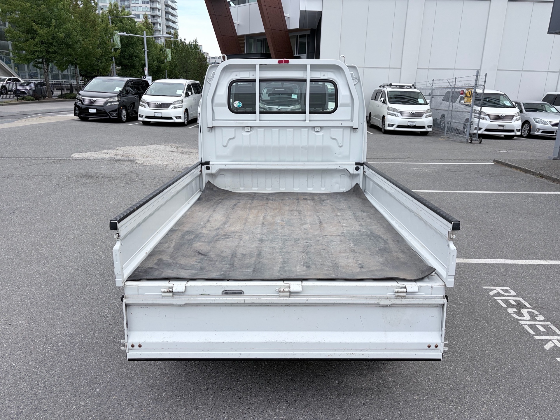 Vehicle photo 9