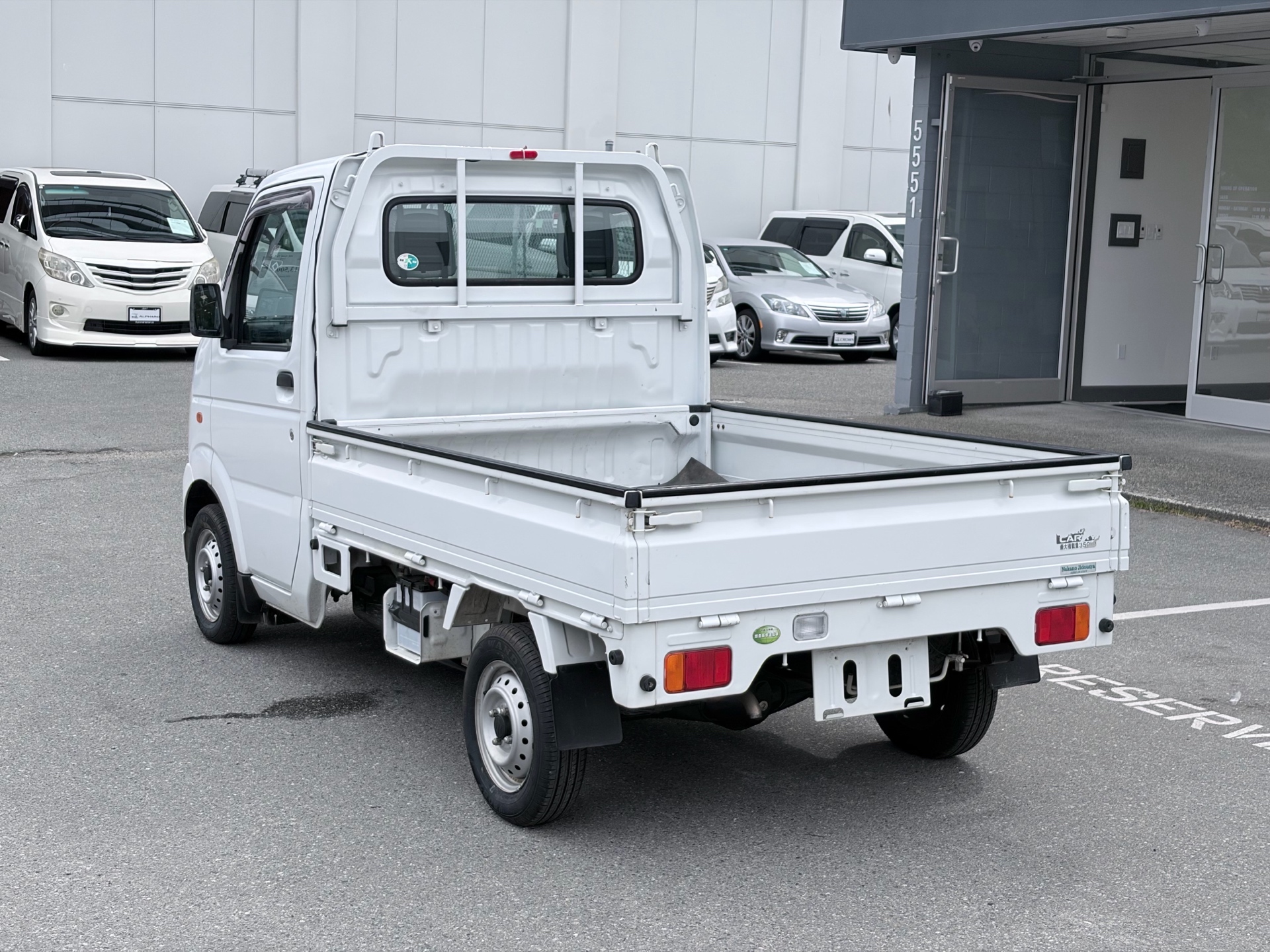 Vehicle photo 5