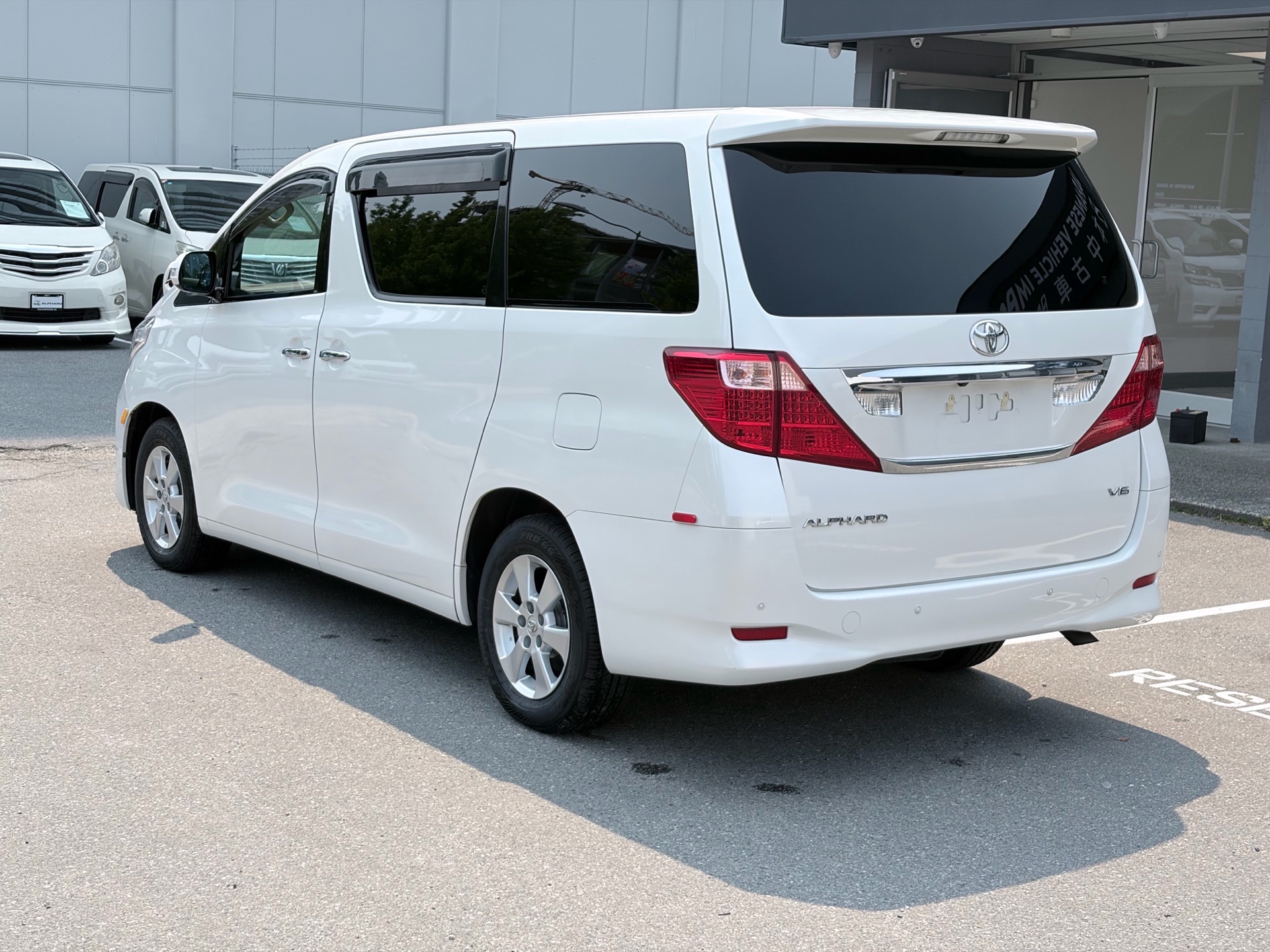 Vehicle photo 4