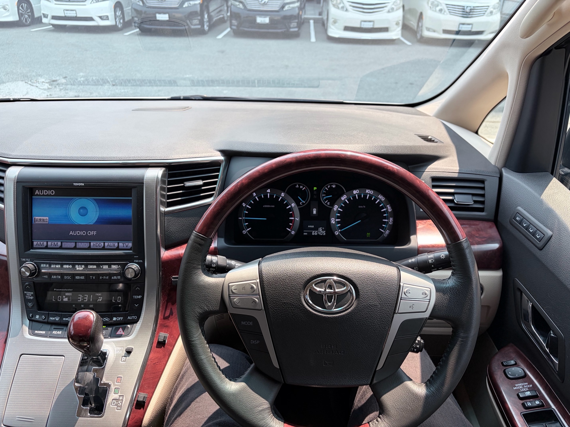 Vehicle photo 9