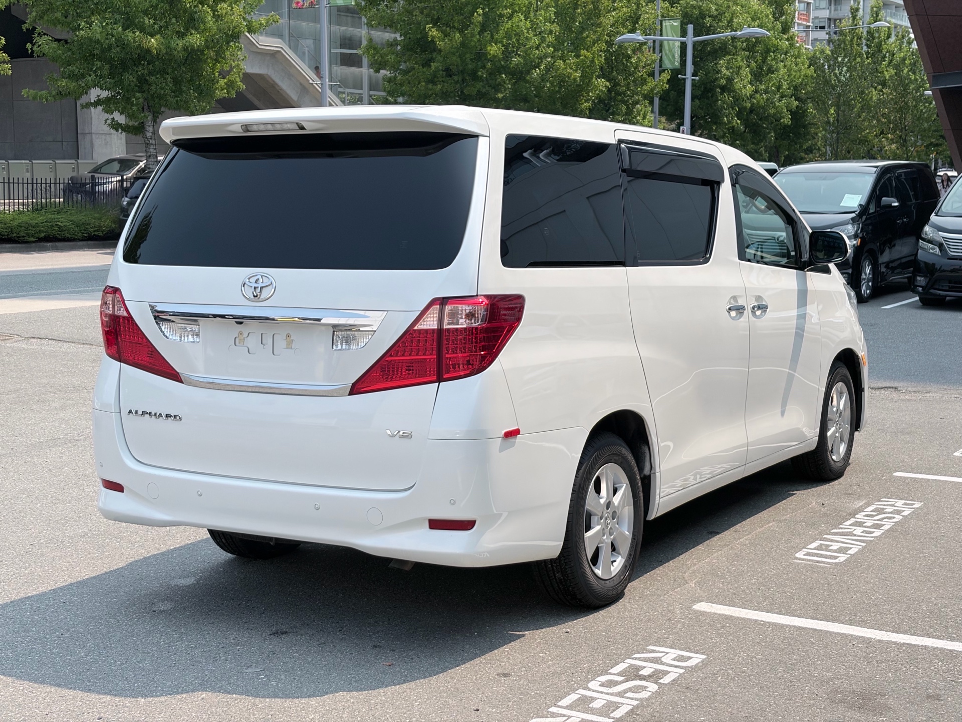 Vehicle photo 6
