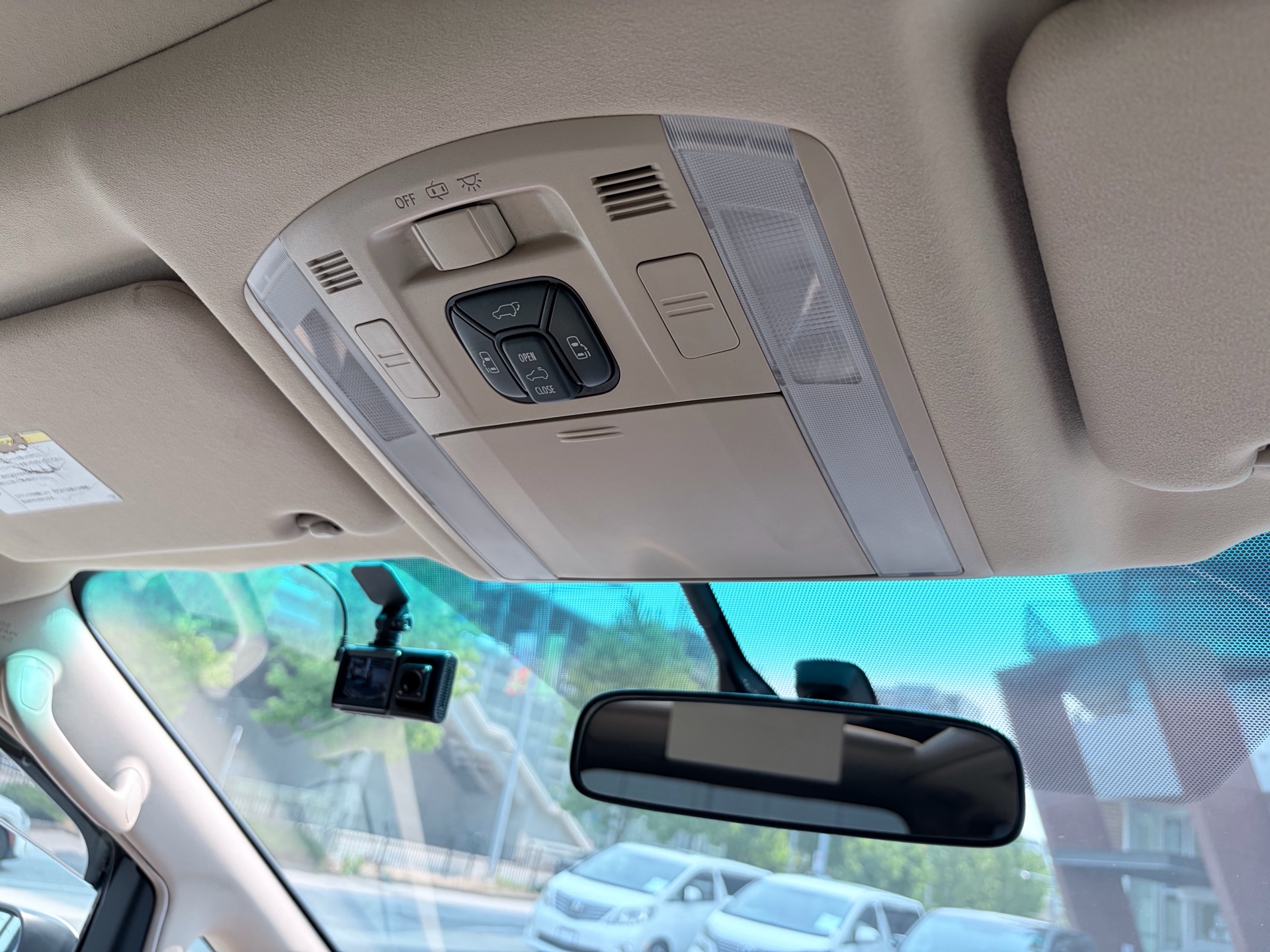 Vehicle photo 16
