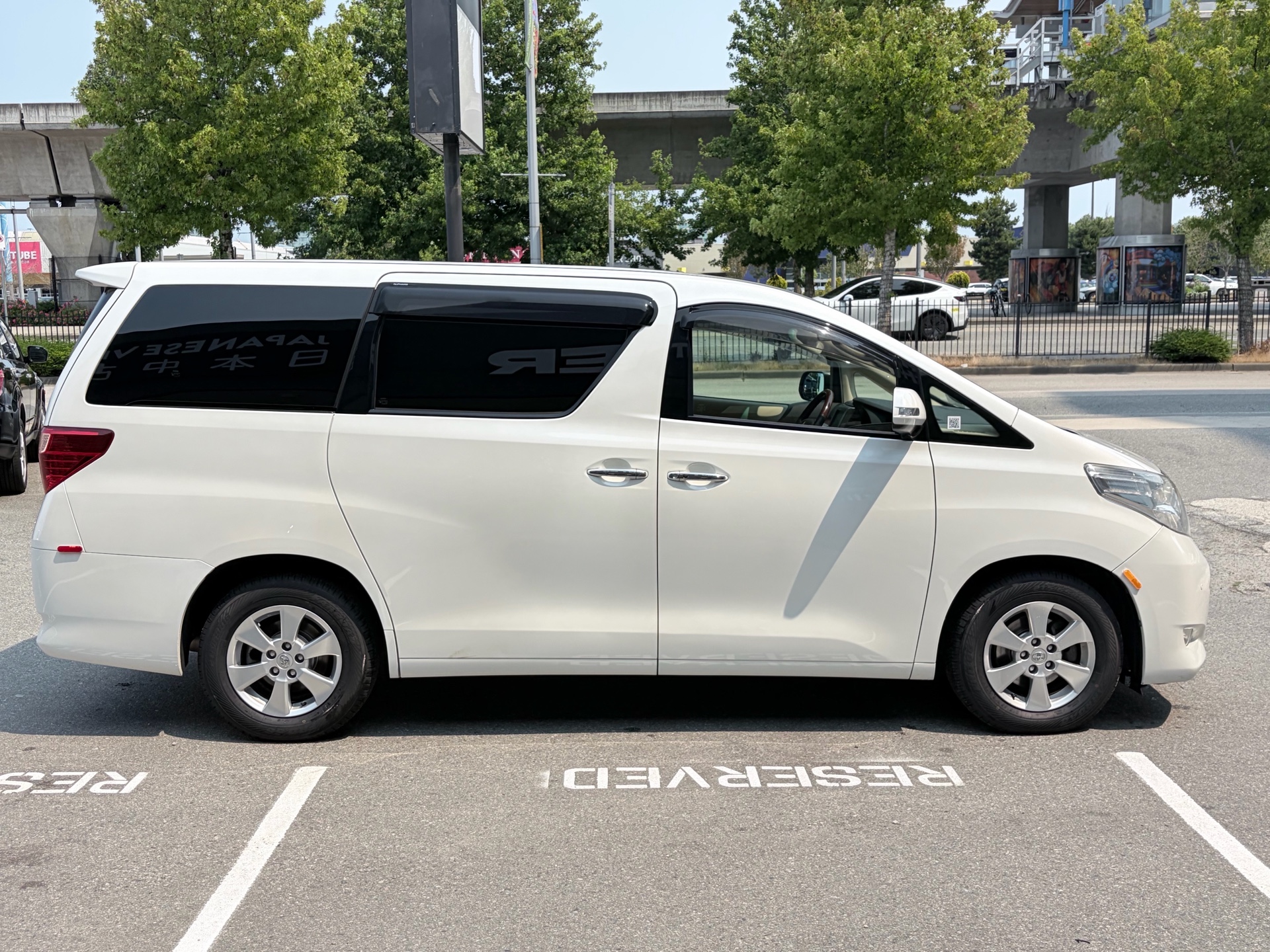 Vehicle photo 8
