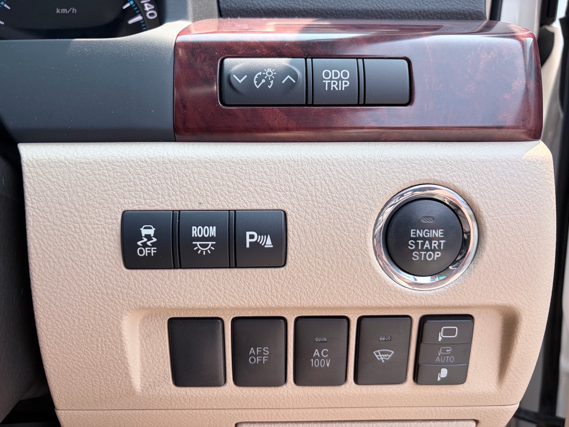 Vehicle photo 13