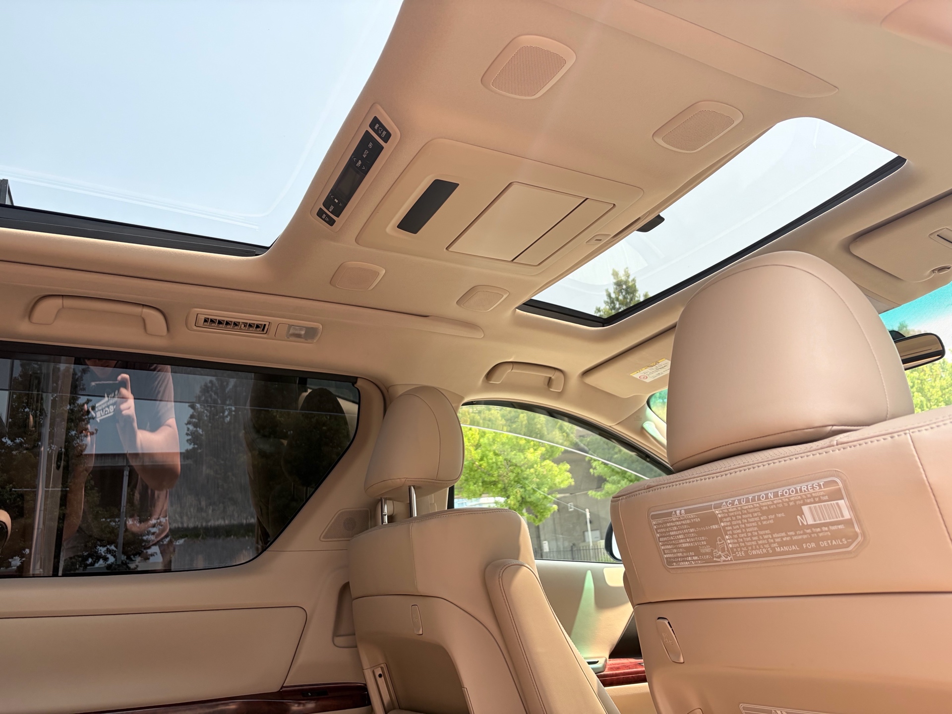Vehicle photo 17
