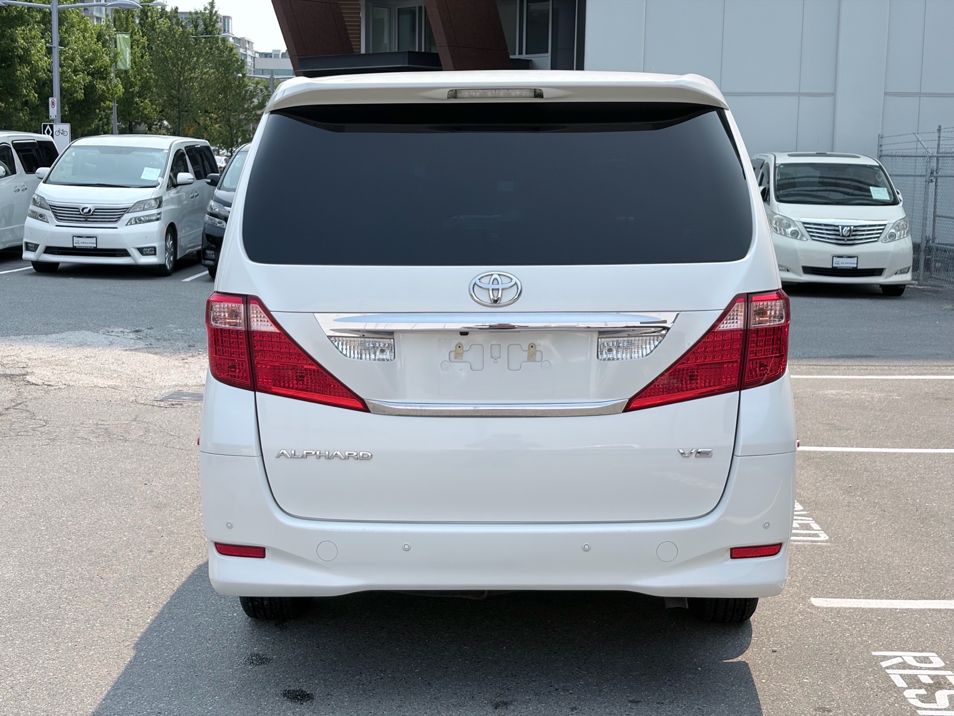 Vehicle photo 5