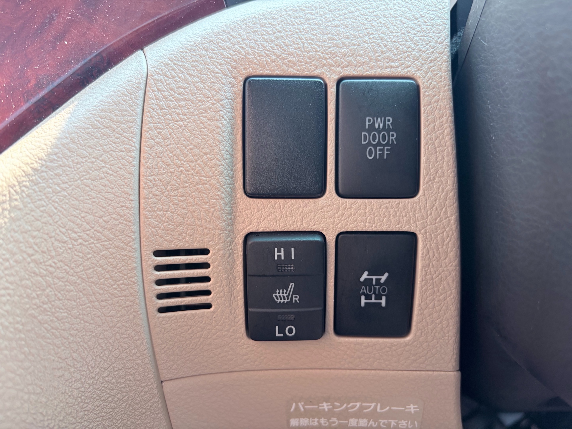 Vehicle photo 14