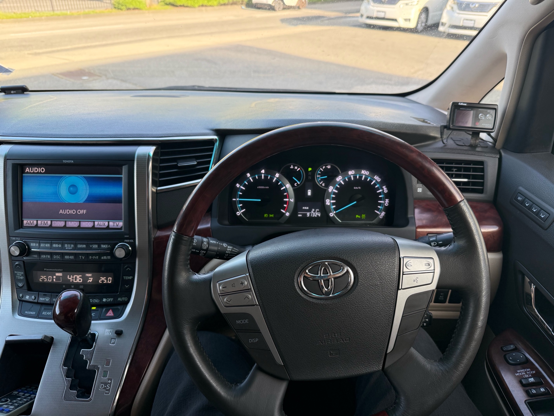 Vehicle photo 11
