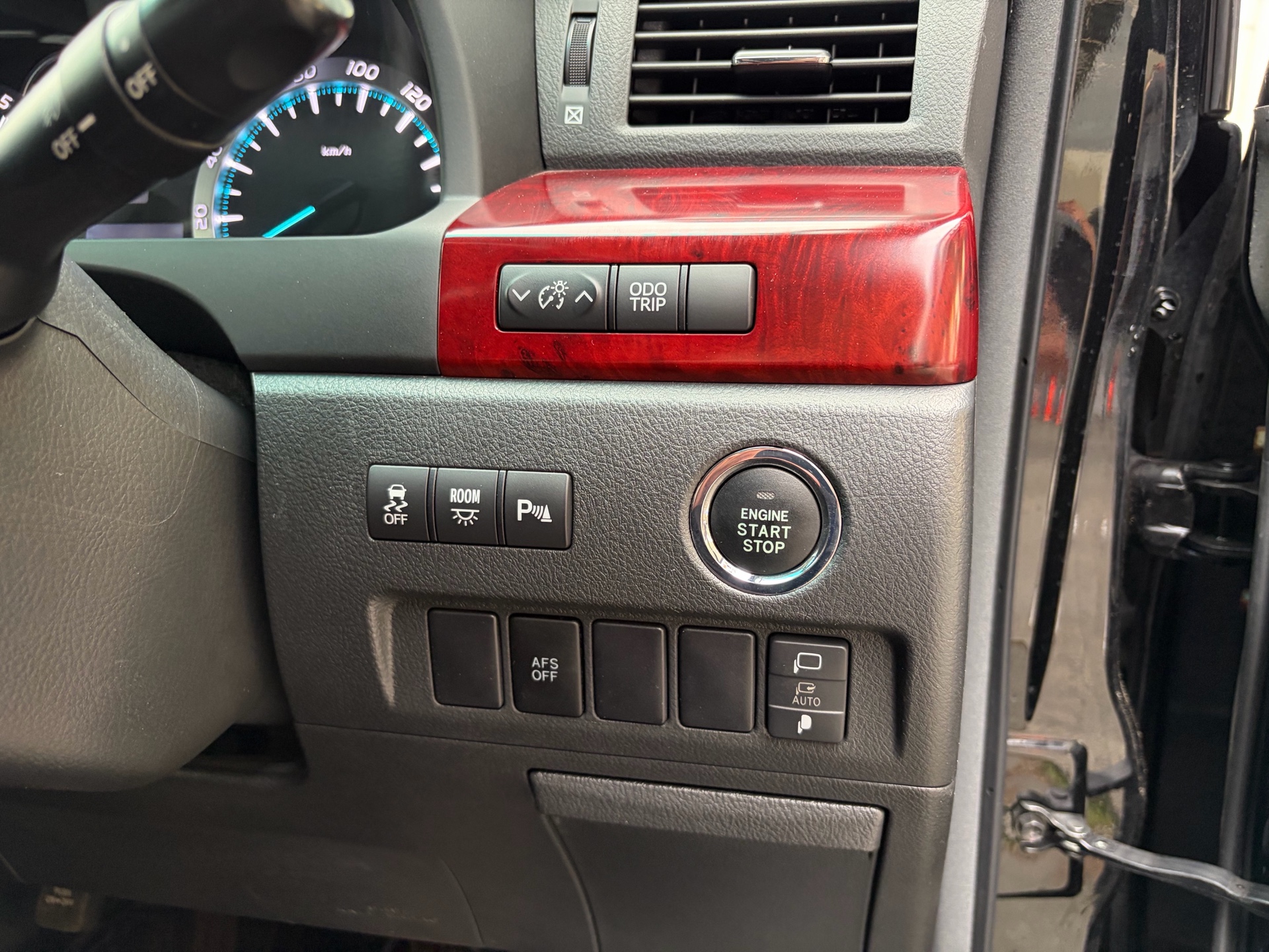 Vehicle photo 16
