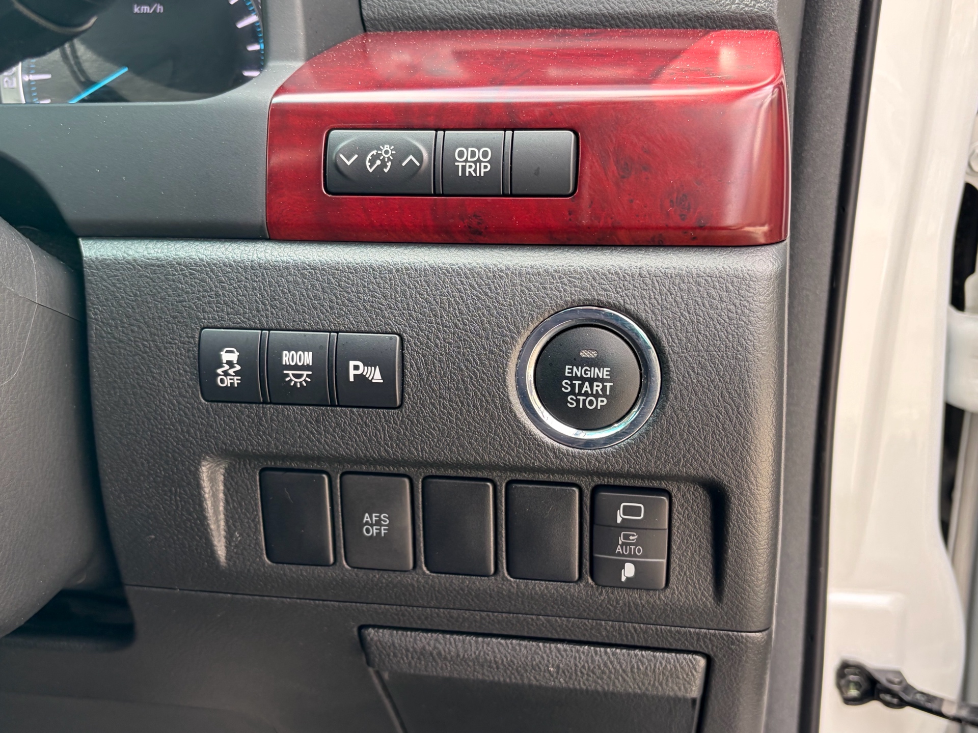 Vehicle photo 11