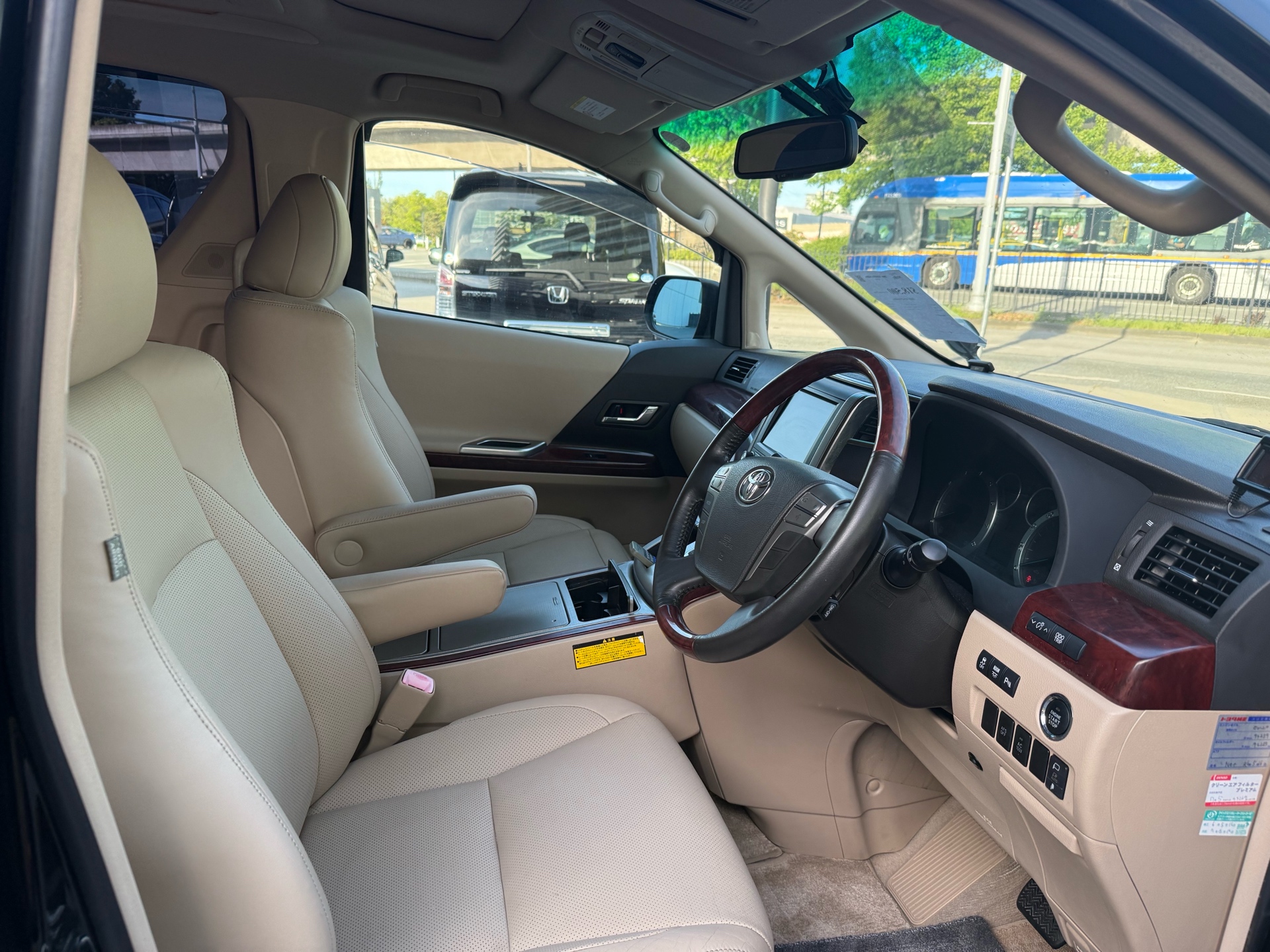 Vehicle photo 15
