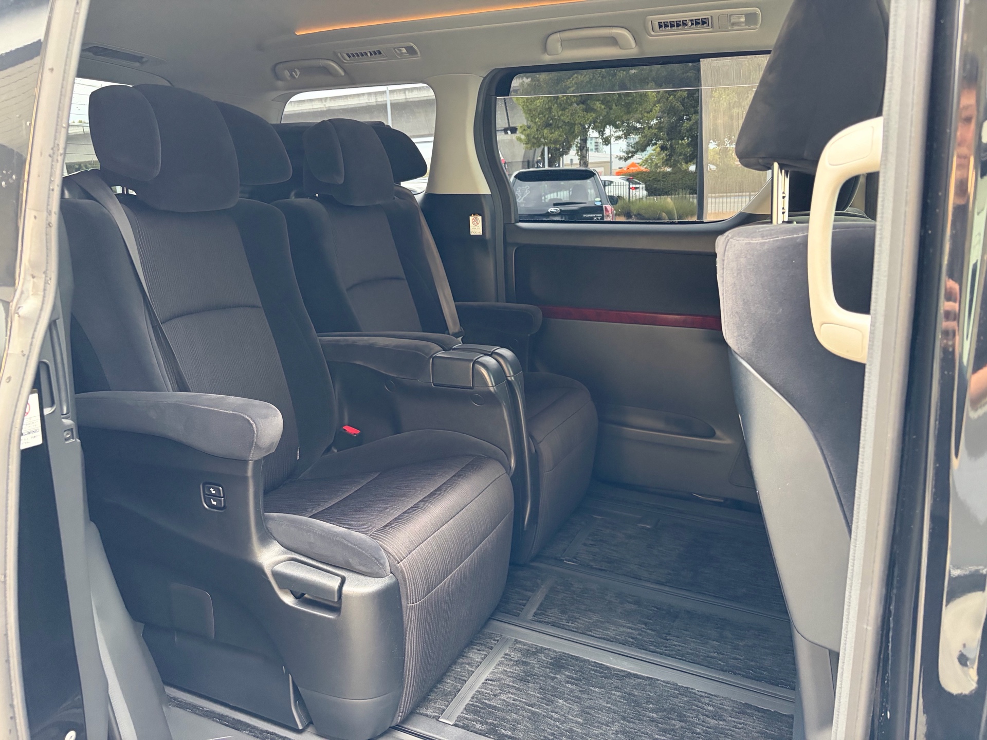 Vehicle photo 10