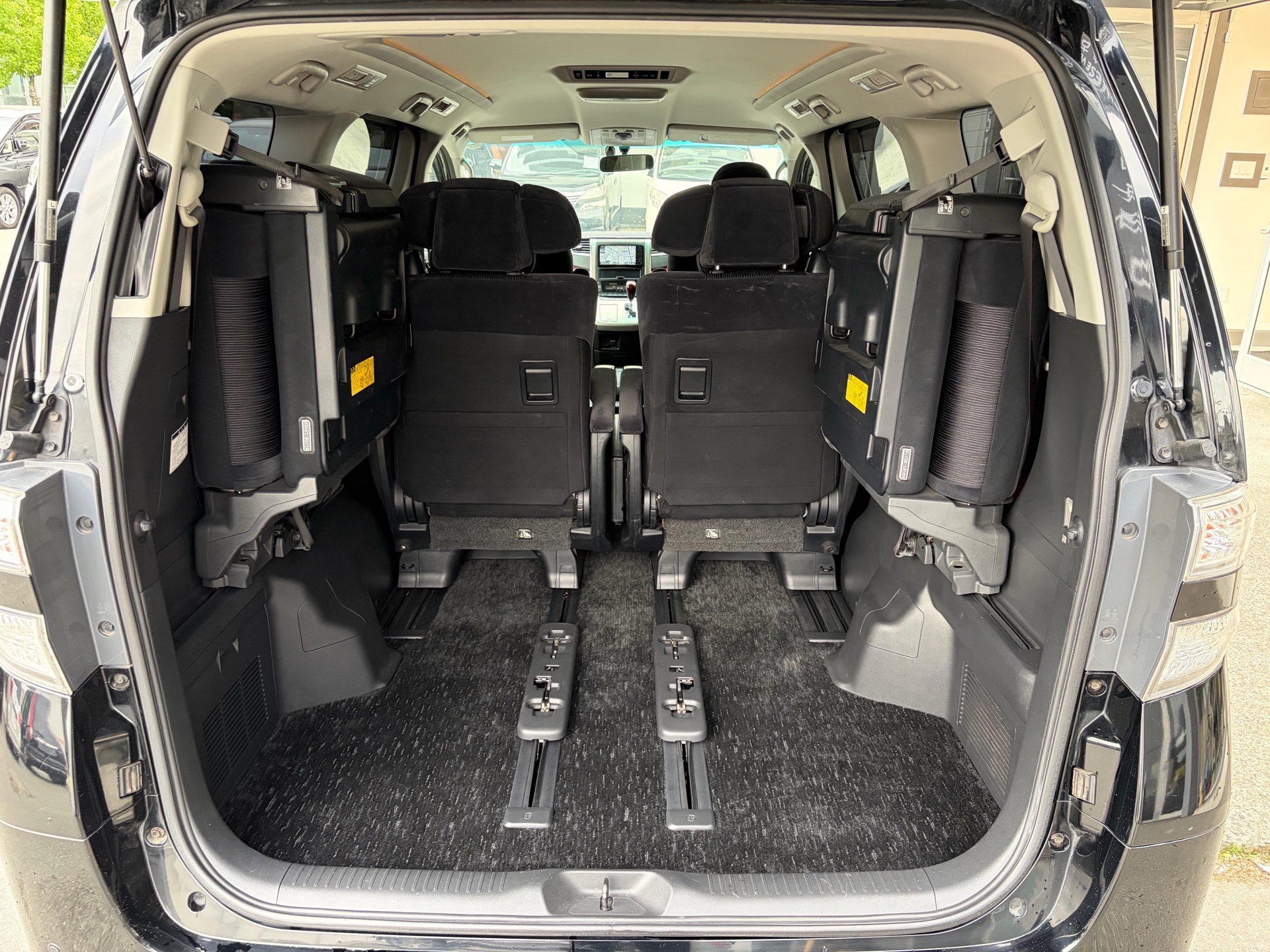 Vehicle photo 11