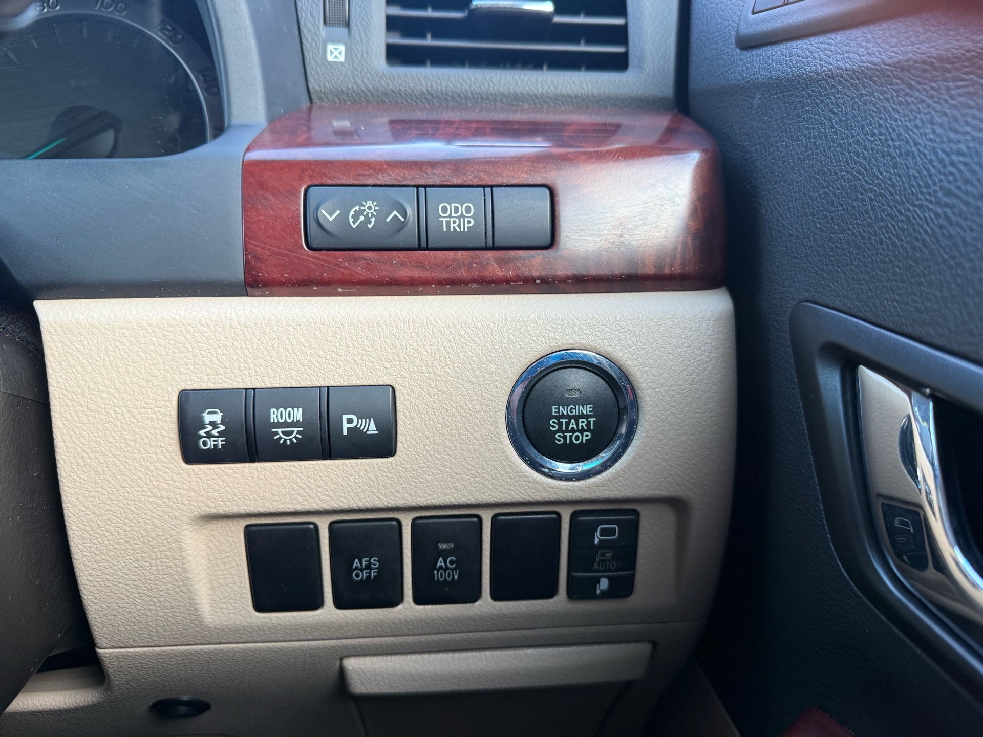 Vehicle photo 10