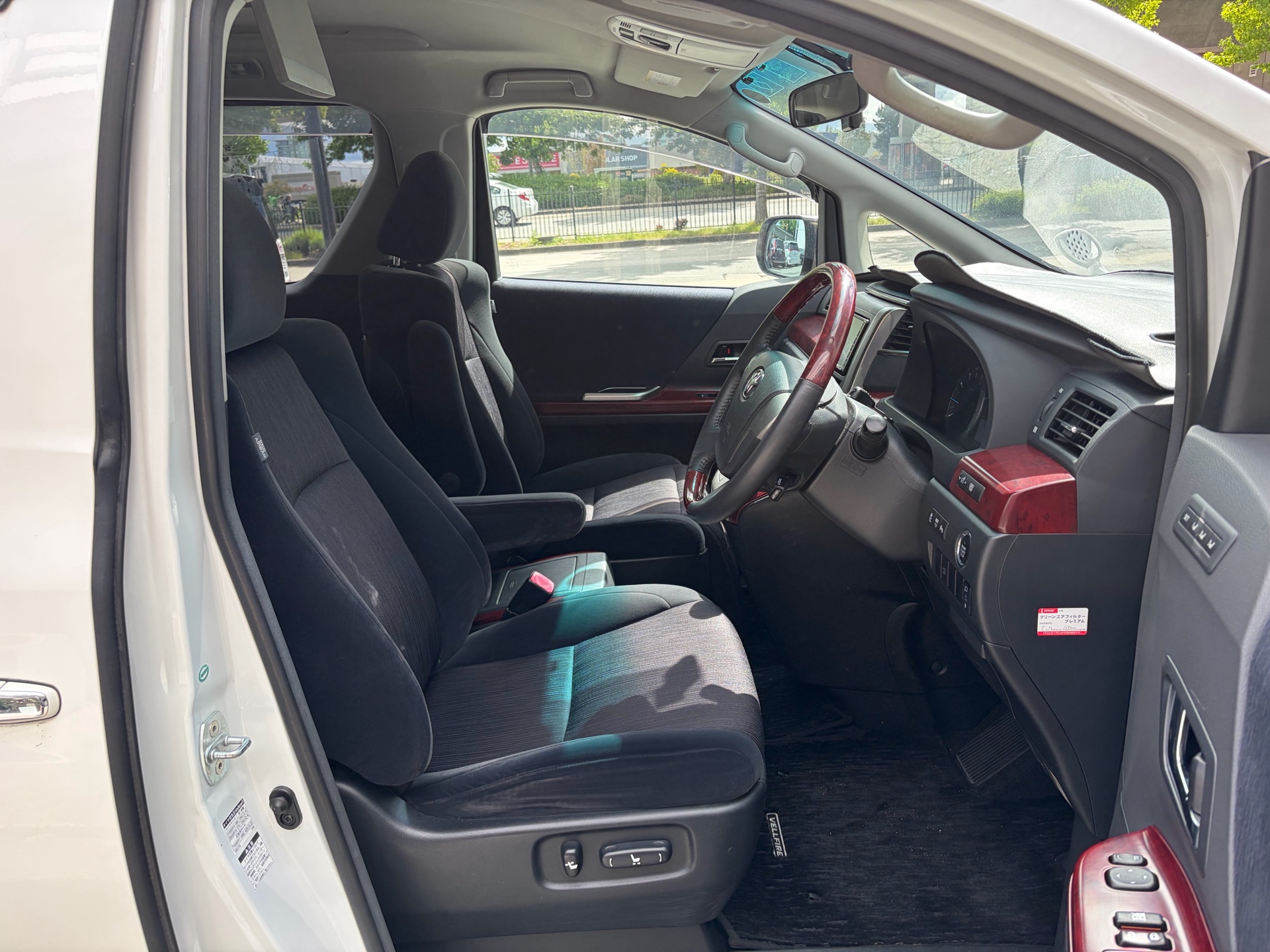 Vehicle photo 13