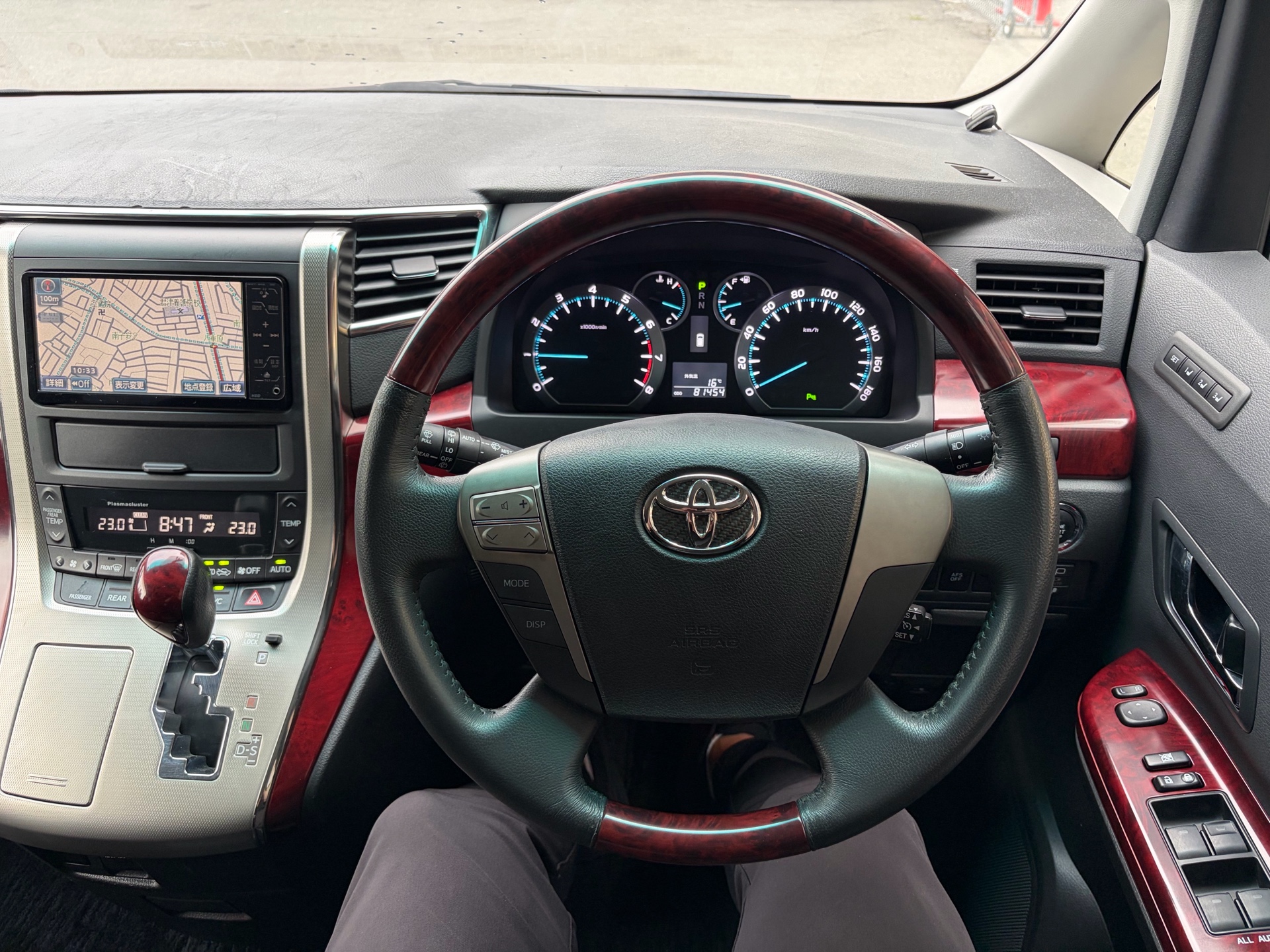 Vehicle photo 12