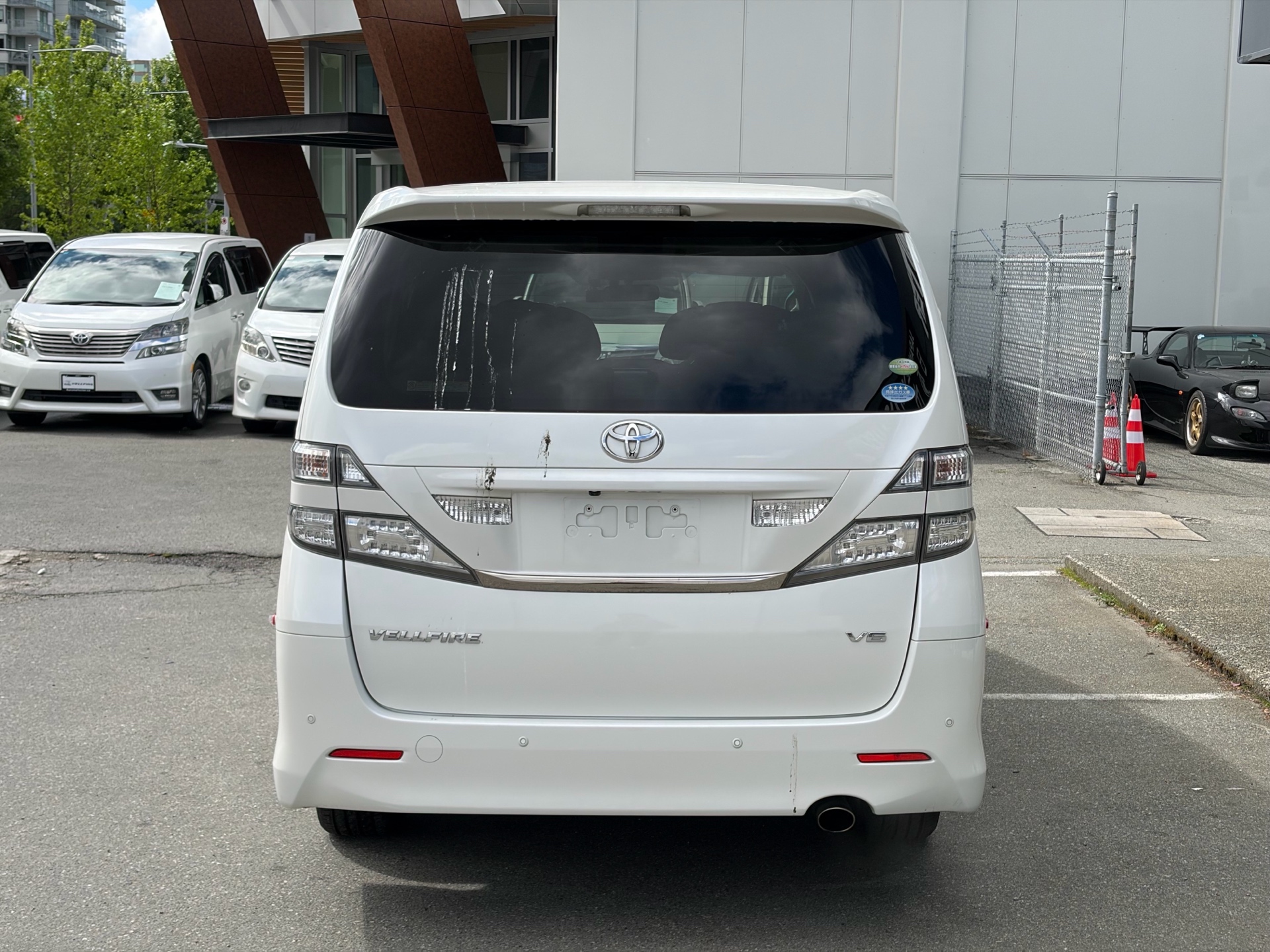 Vehicle photo 5