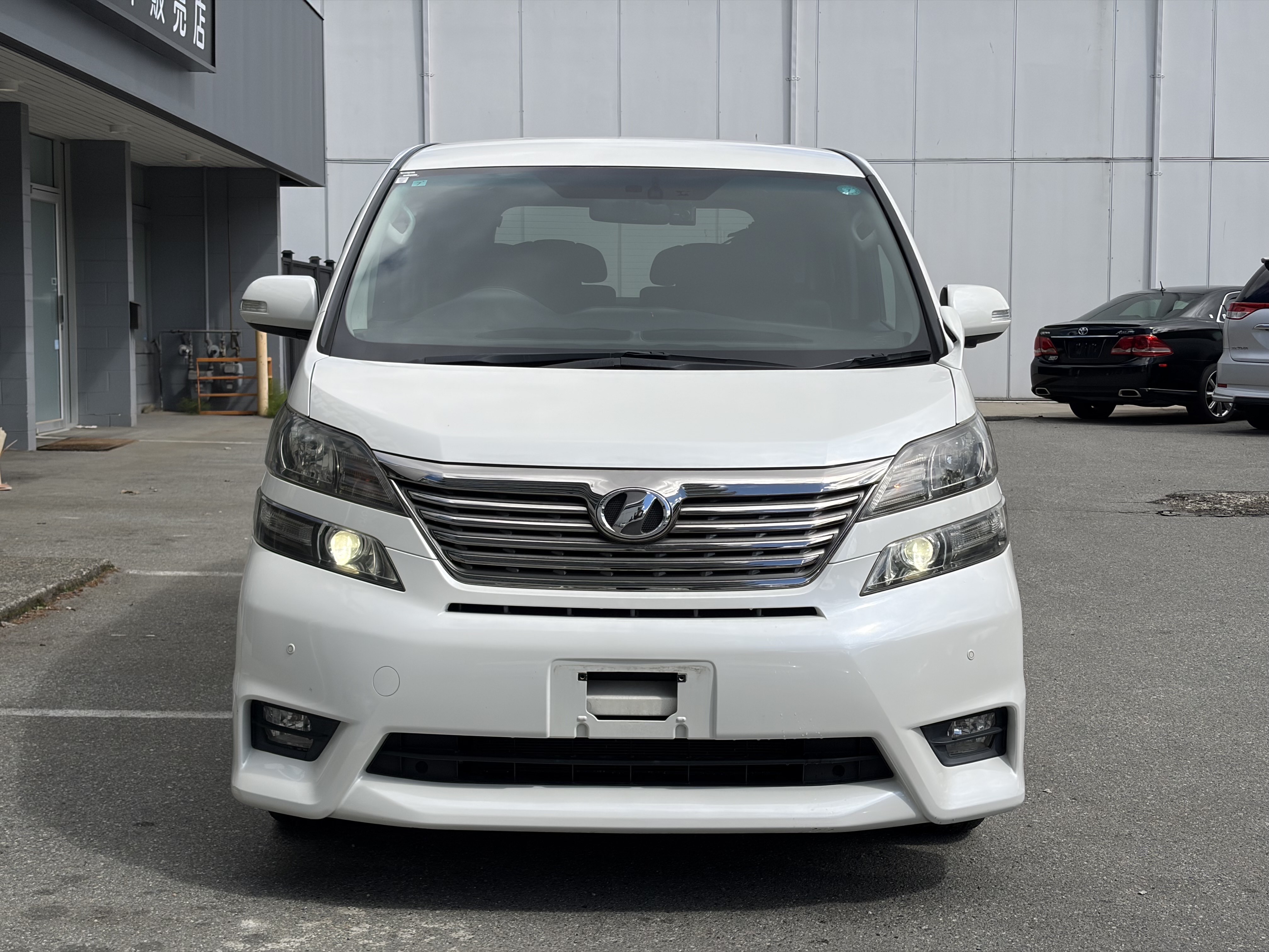 Vehicle photo 2