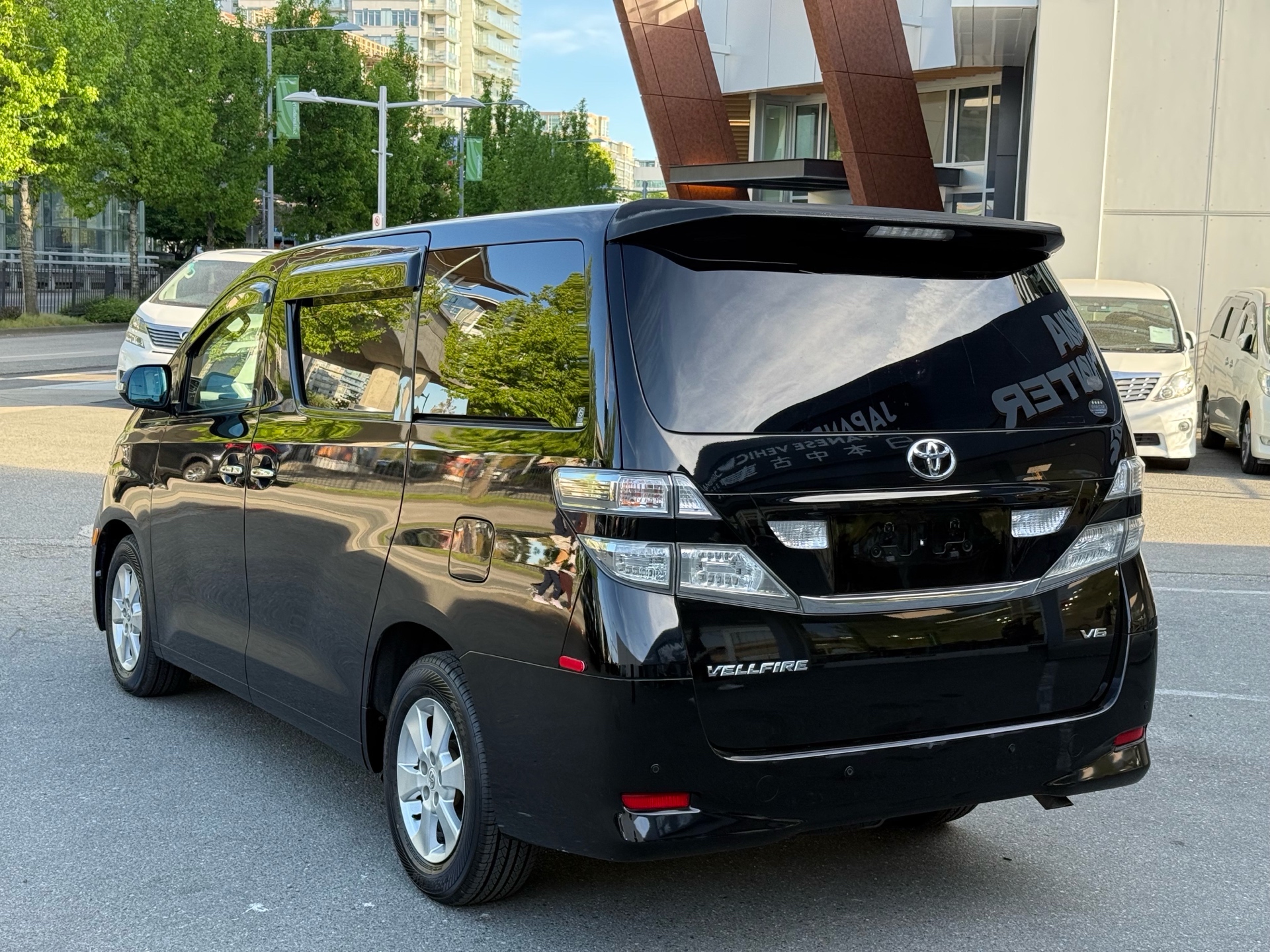 Vehicle photo 4