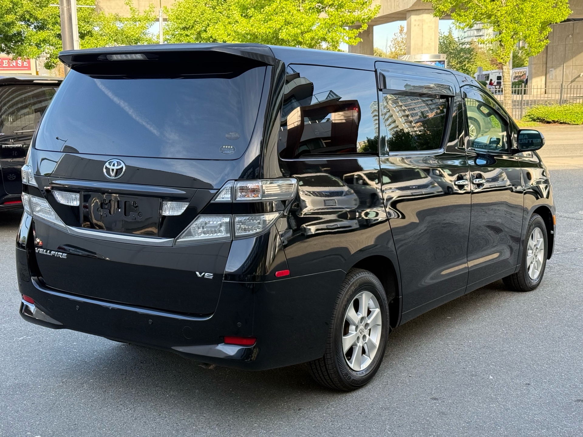Vehicle photo 6