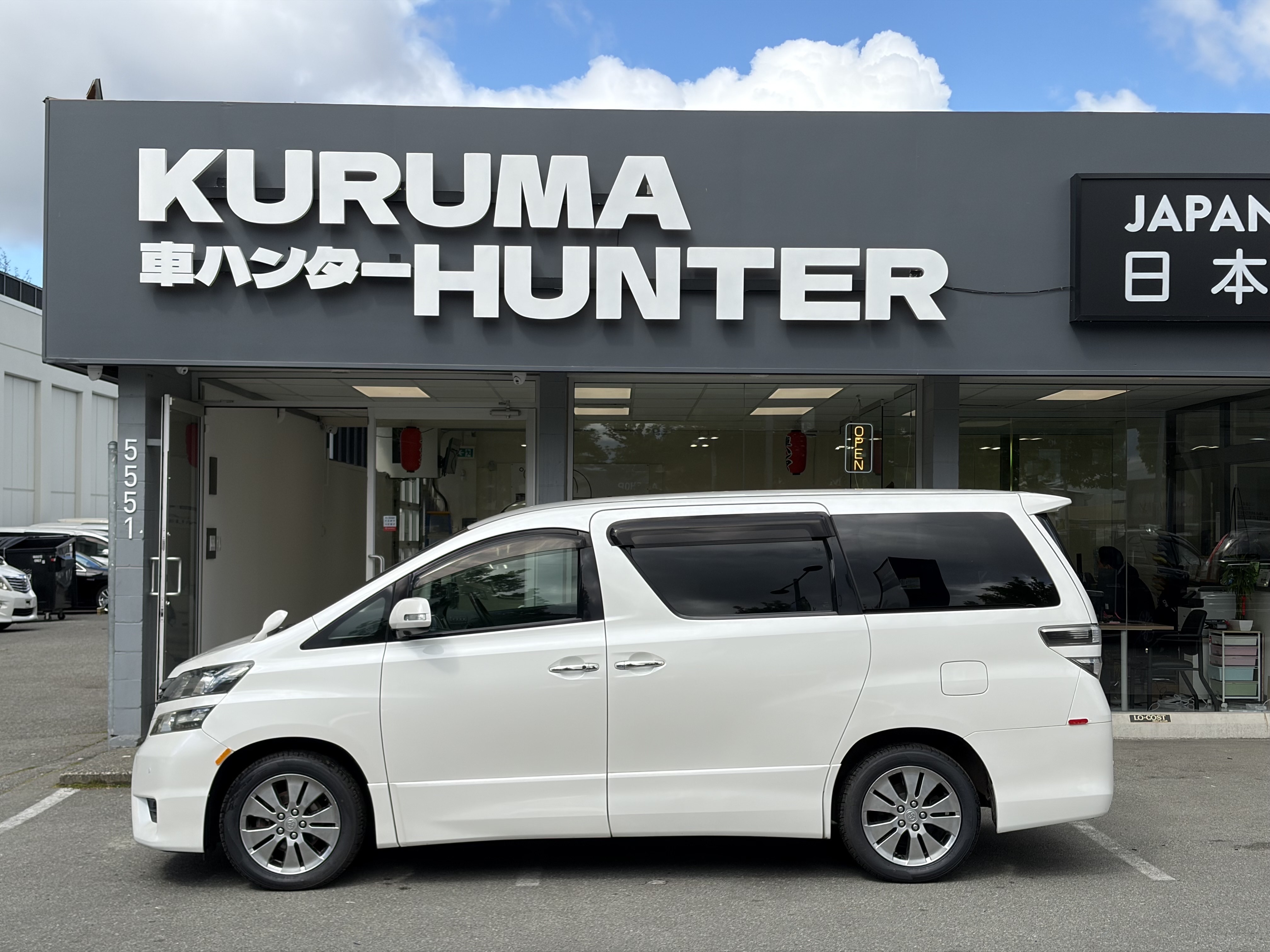 Vehicle photo 3