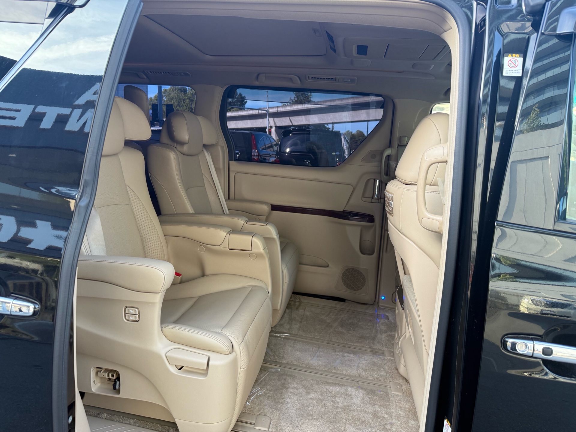 Vehicle photo 16