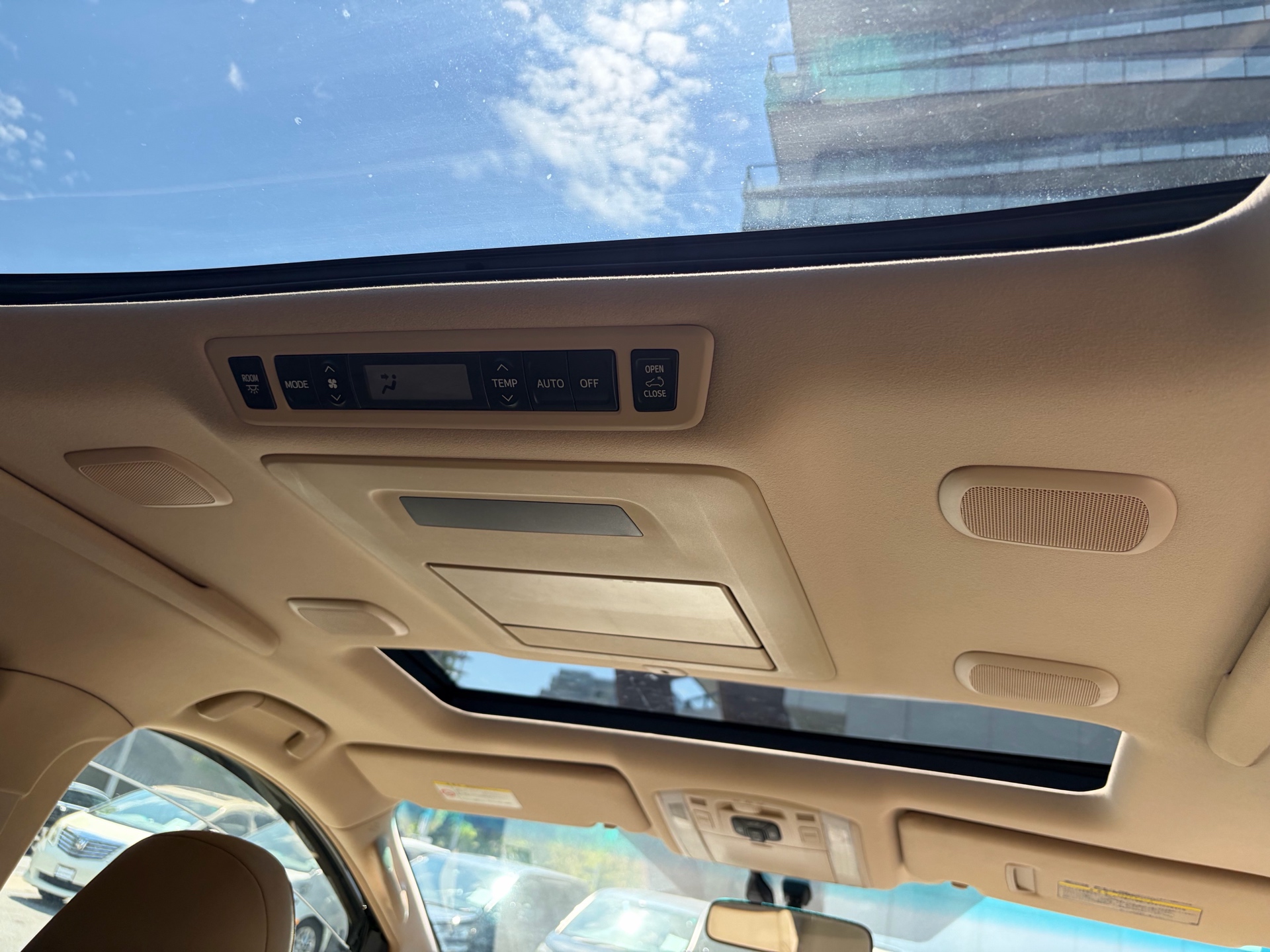 Vehicle photo 14