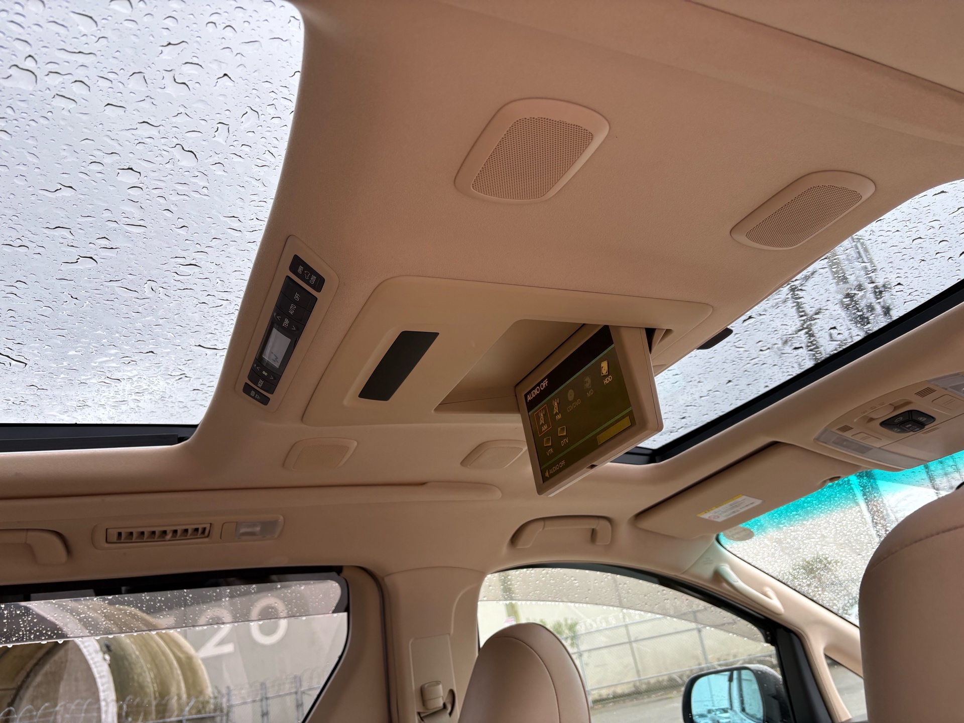 Vehicle photo 12
