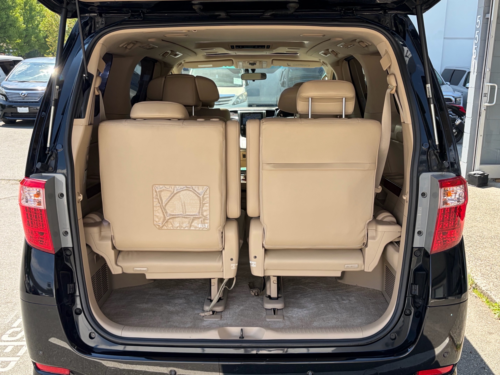 Vehicle photo 15