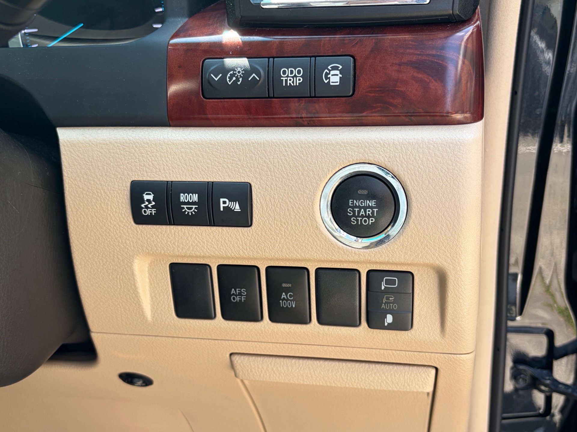 Vehicle photo 10