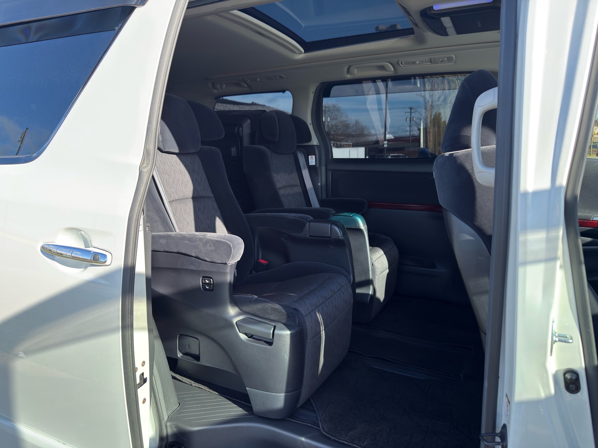 Vehicle photo 13