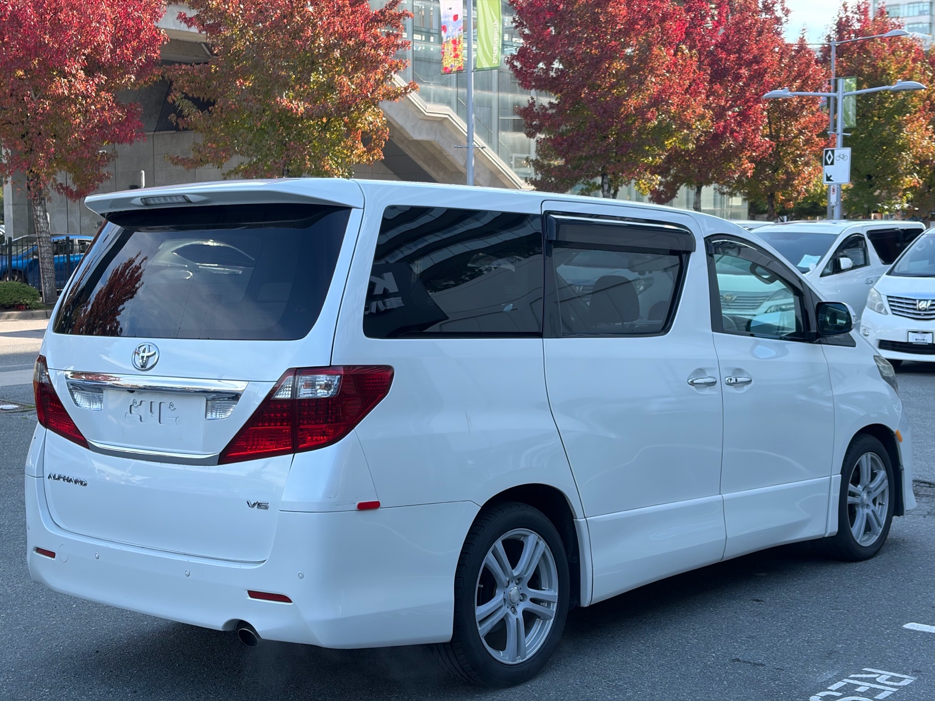 Vehicle photo 8