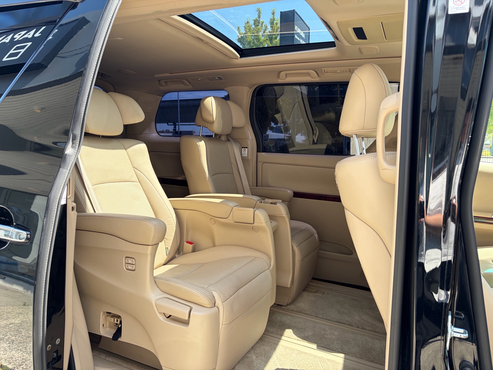 Vehicle photo 13