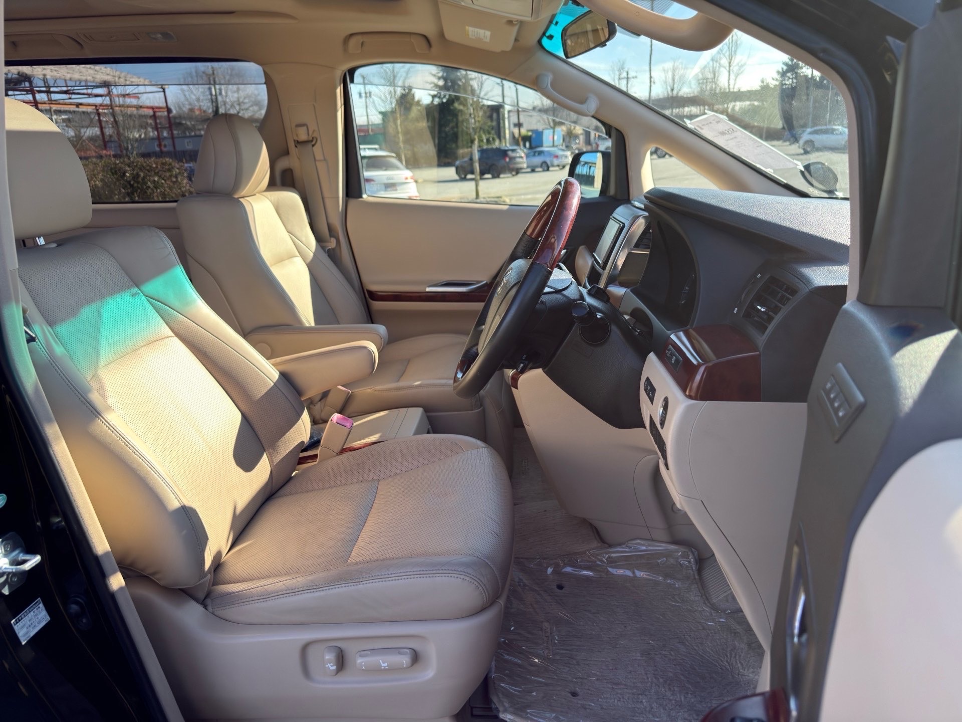 Vehicle photo 13